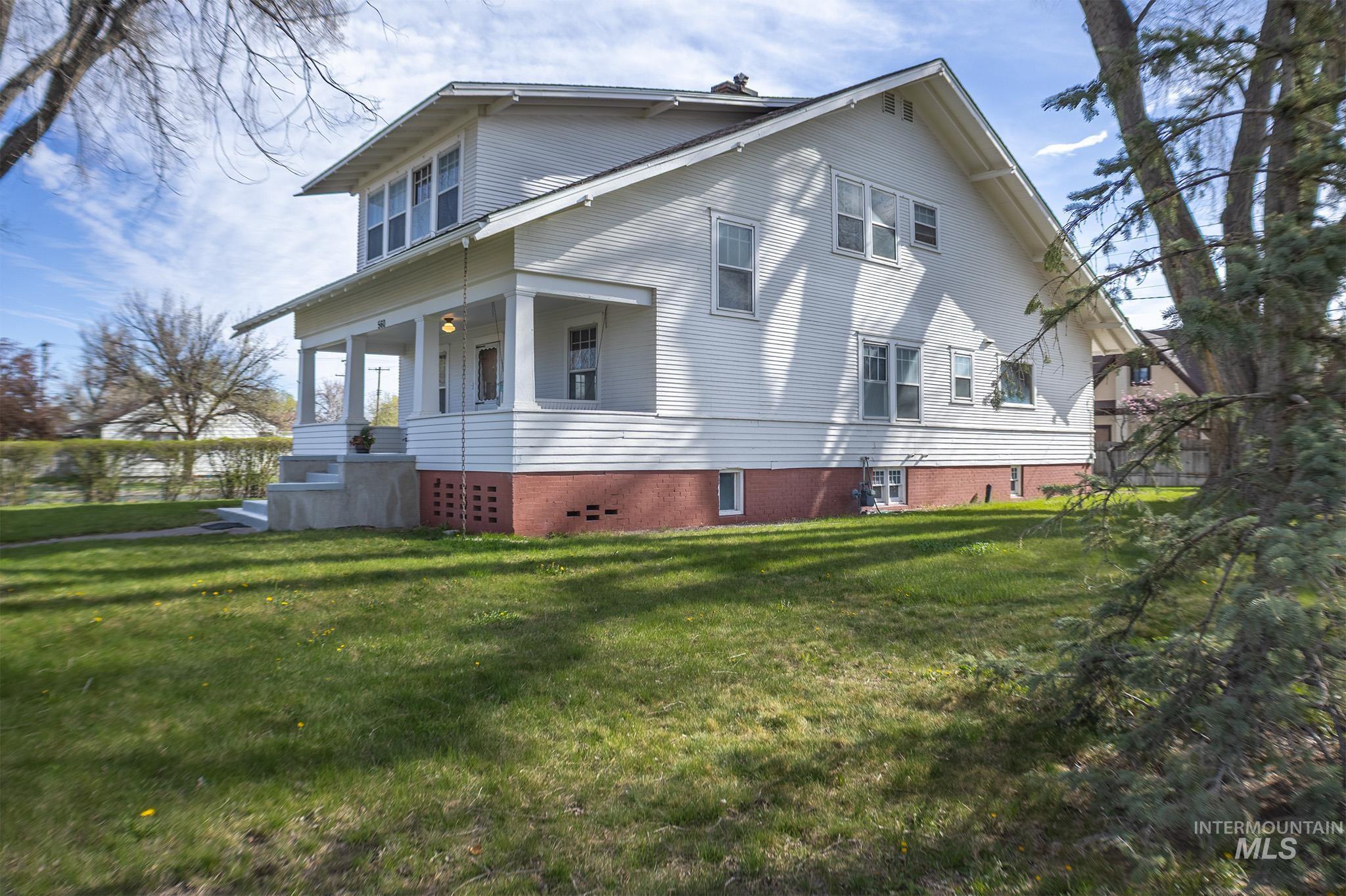 560 Blue Lakes Blvd Property Photo 4