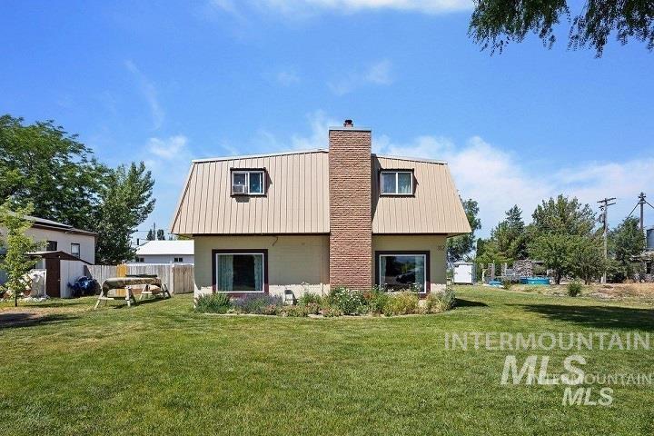 312 Boyd St W Property Photo 2