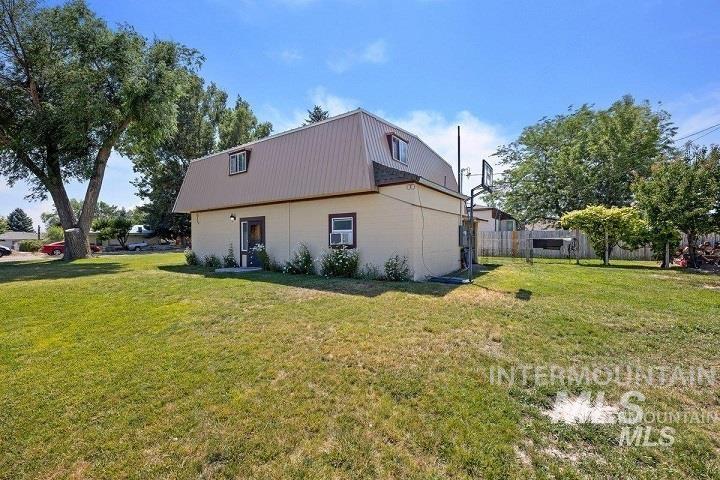 312 Boyd St W Property Photo 4