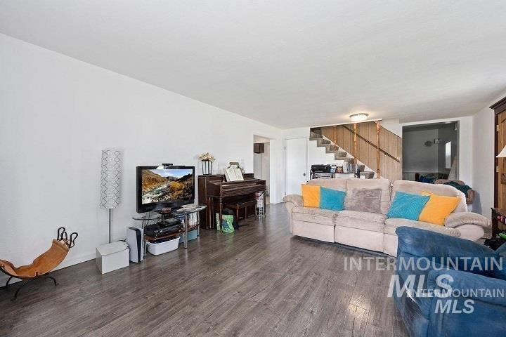 312 Boyd St W Property Photo 10