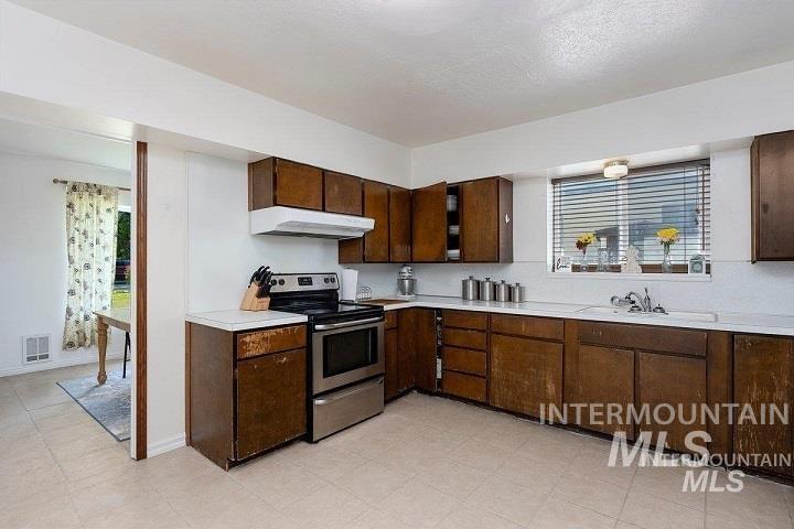 312 Boyd St W Property Photo 12