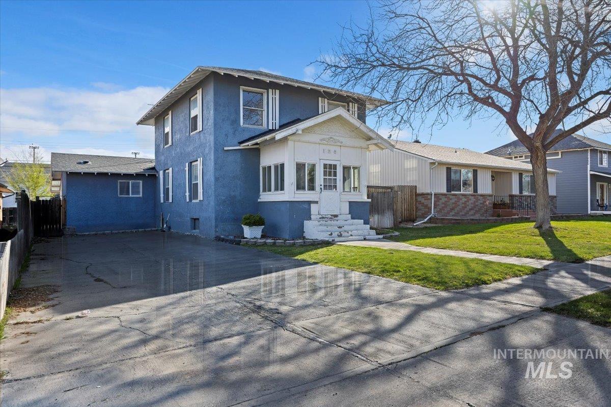 124 8th Avenue North Property Photo 3