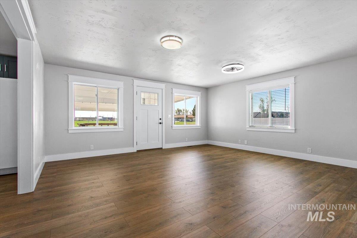 317 1st Street Property Photo 3