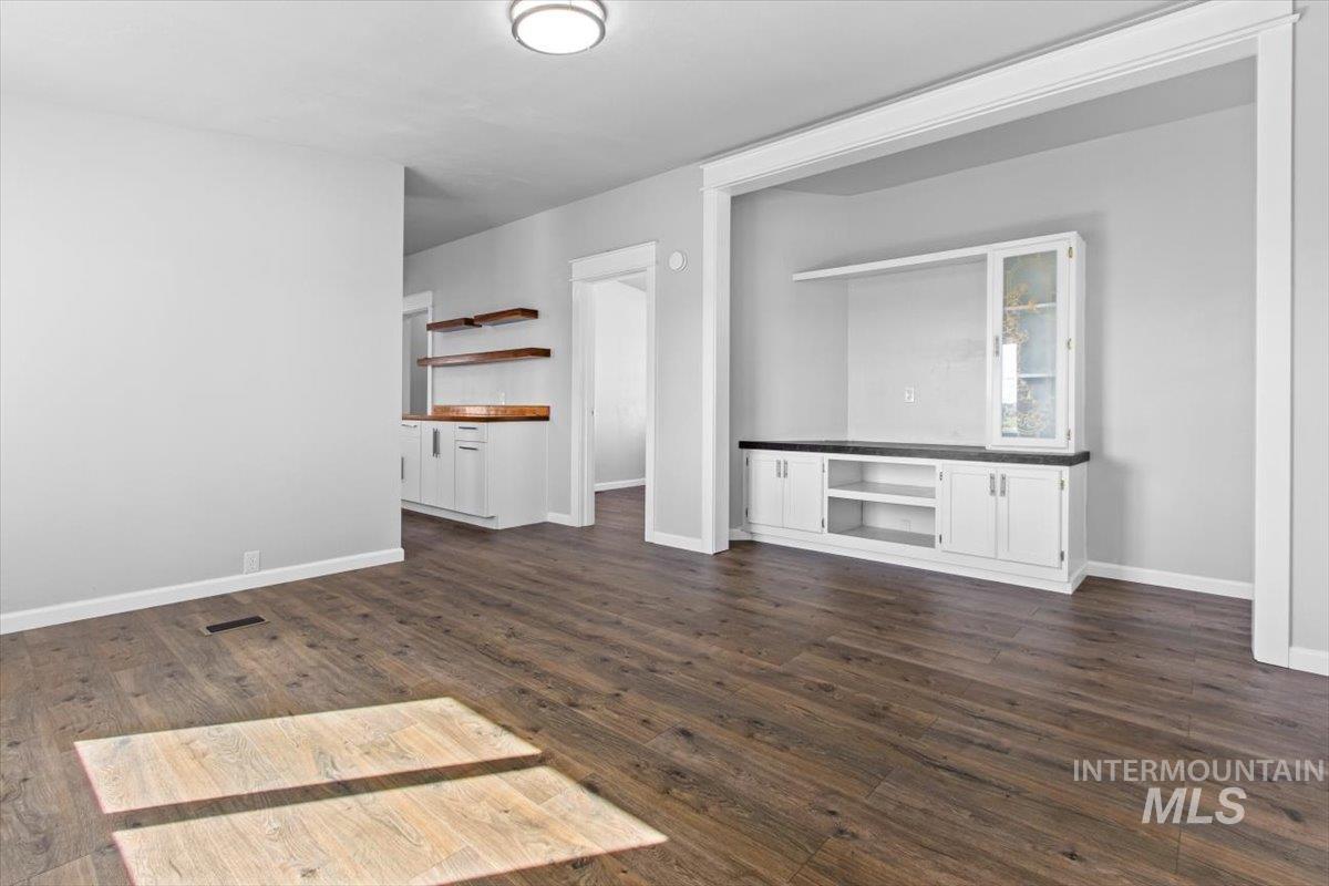 317 1st Street Property Photo 8