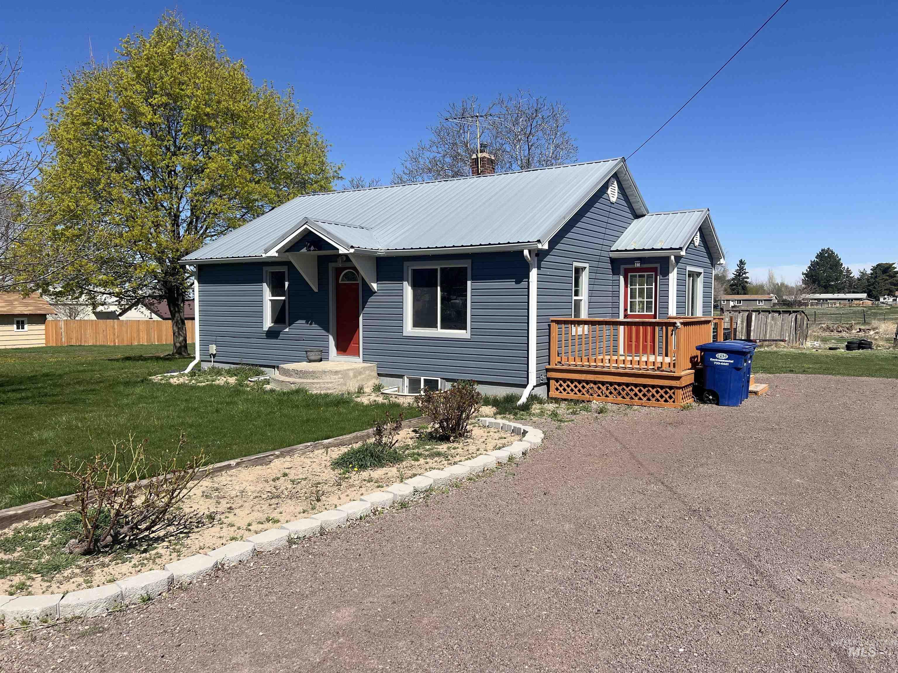 216 E 10th Ave E Property Photo