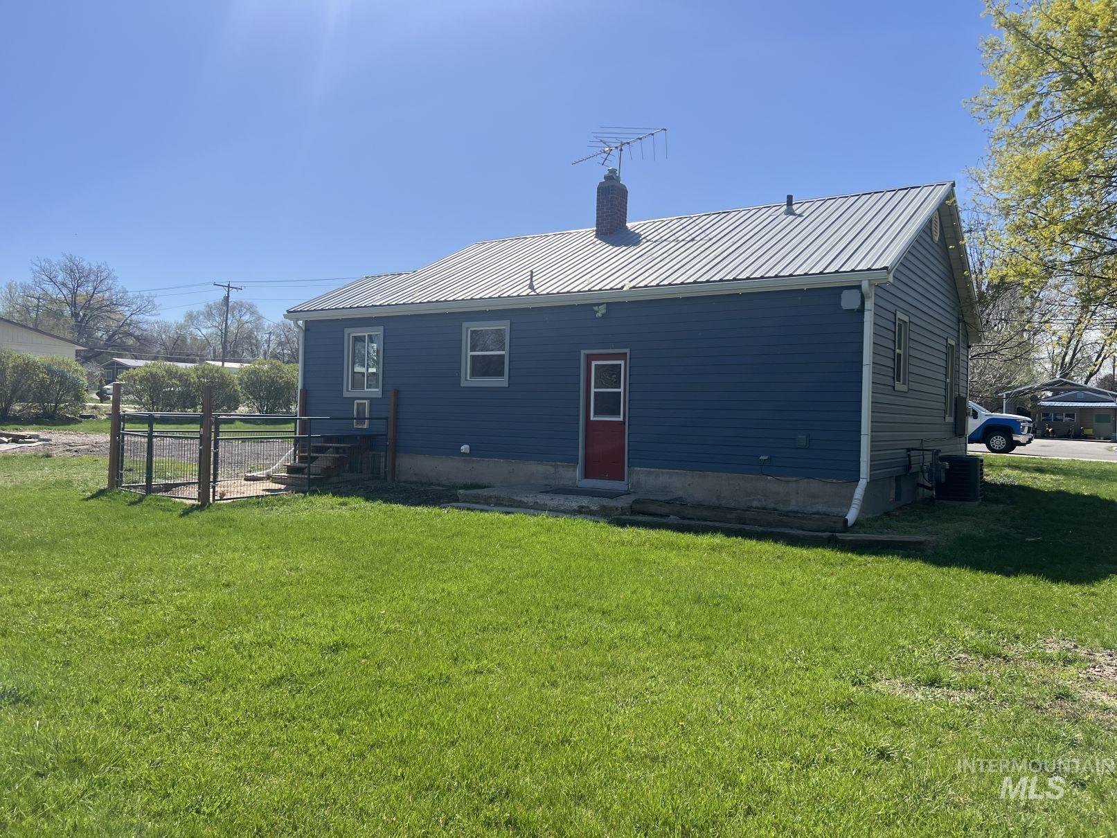 216 E 10th Ave E Property Photo 15