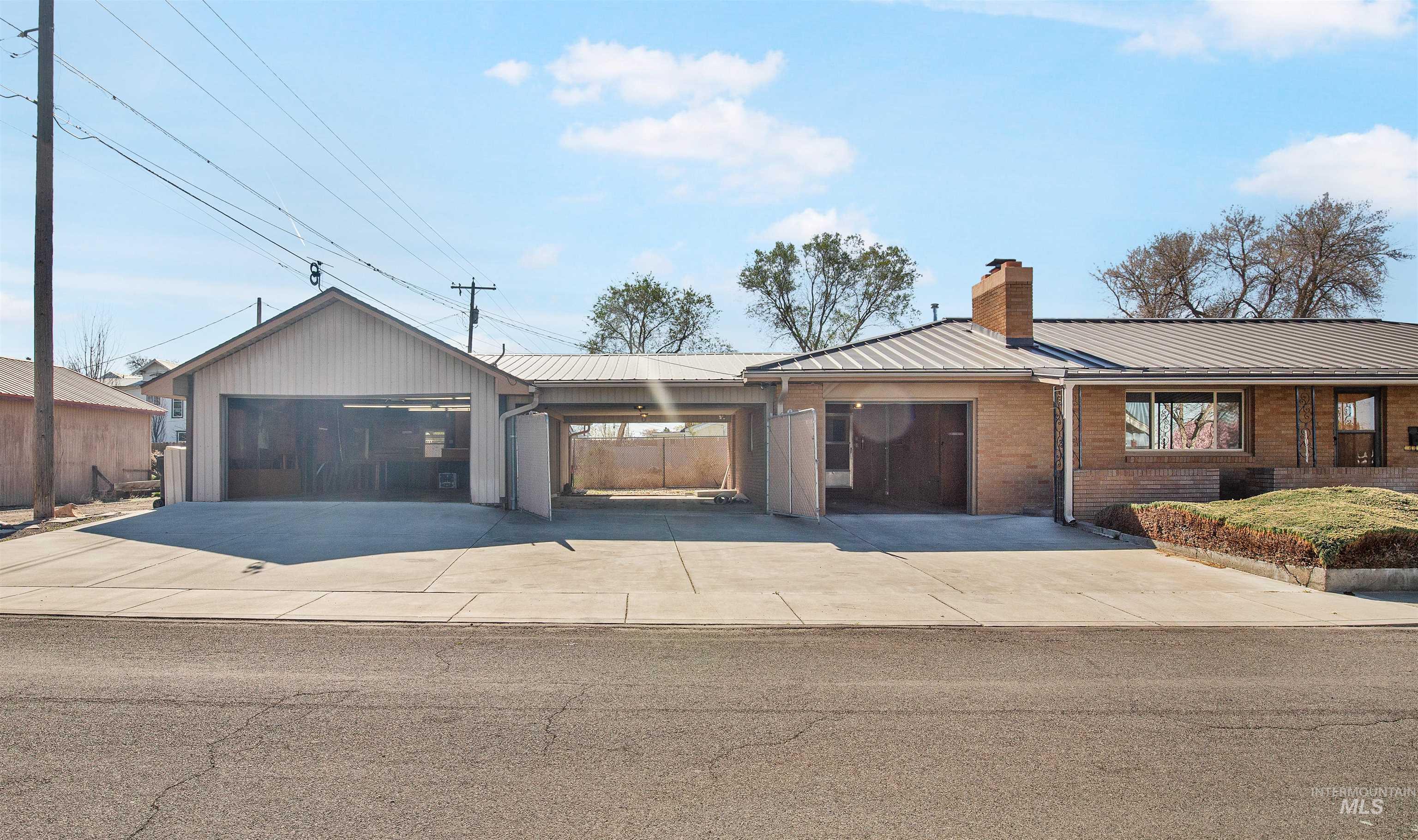 1019 Birch St Property Photo 2