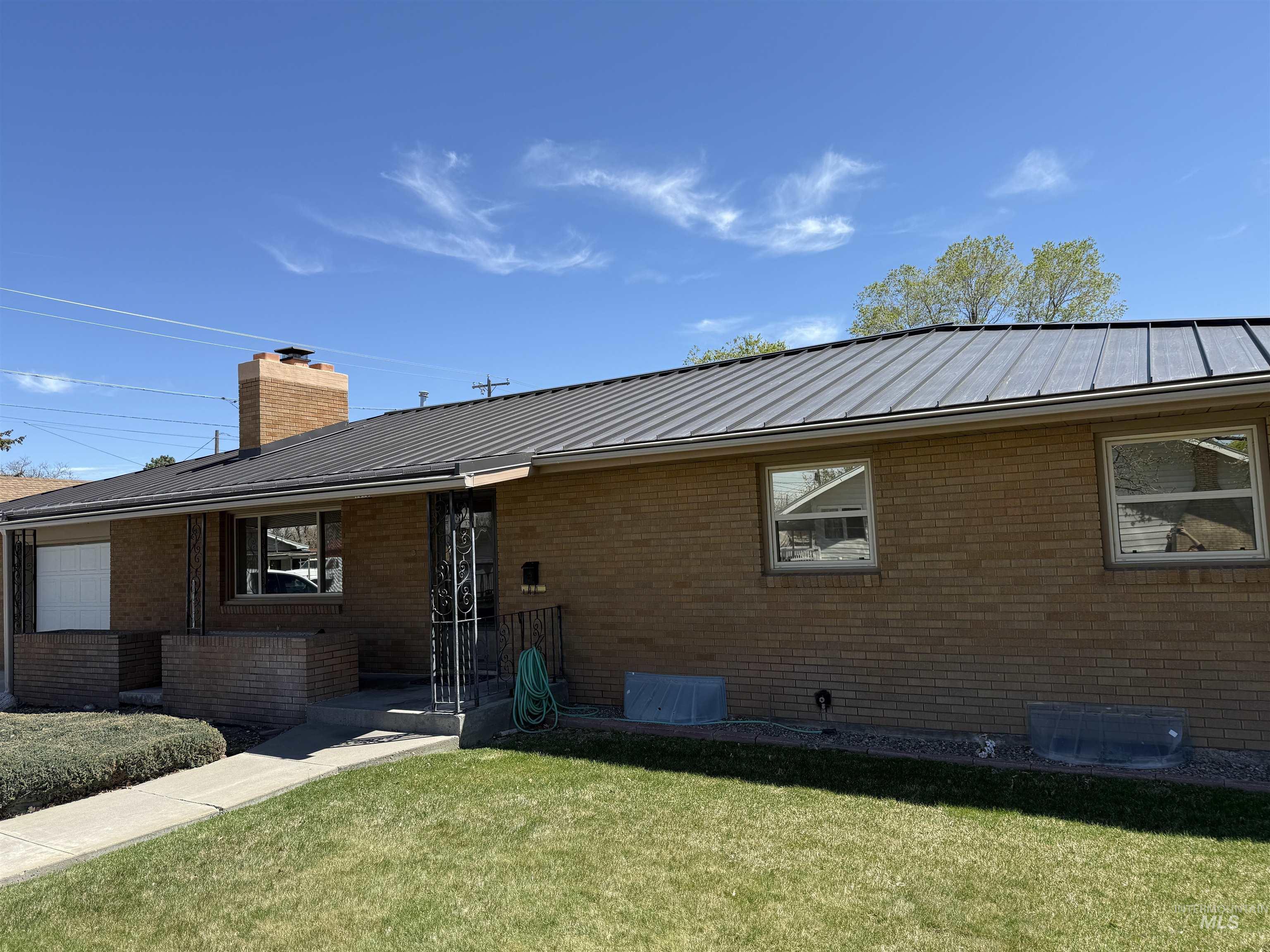 1019 Birch St Property Photo 3