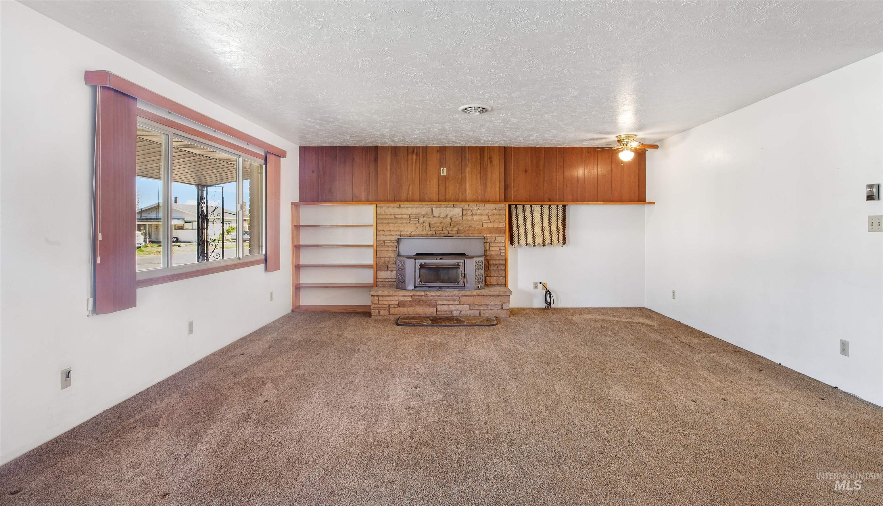 1019 Birch St Property Photo 8