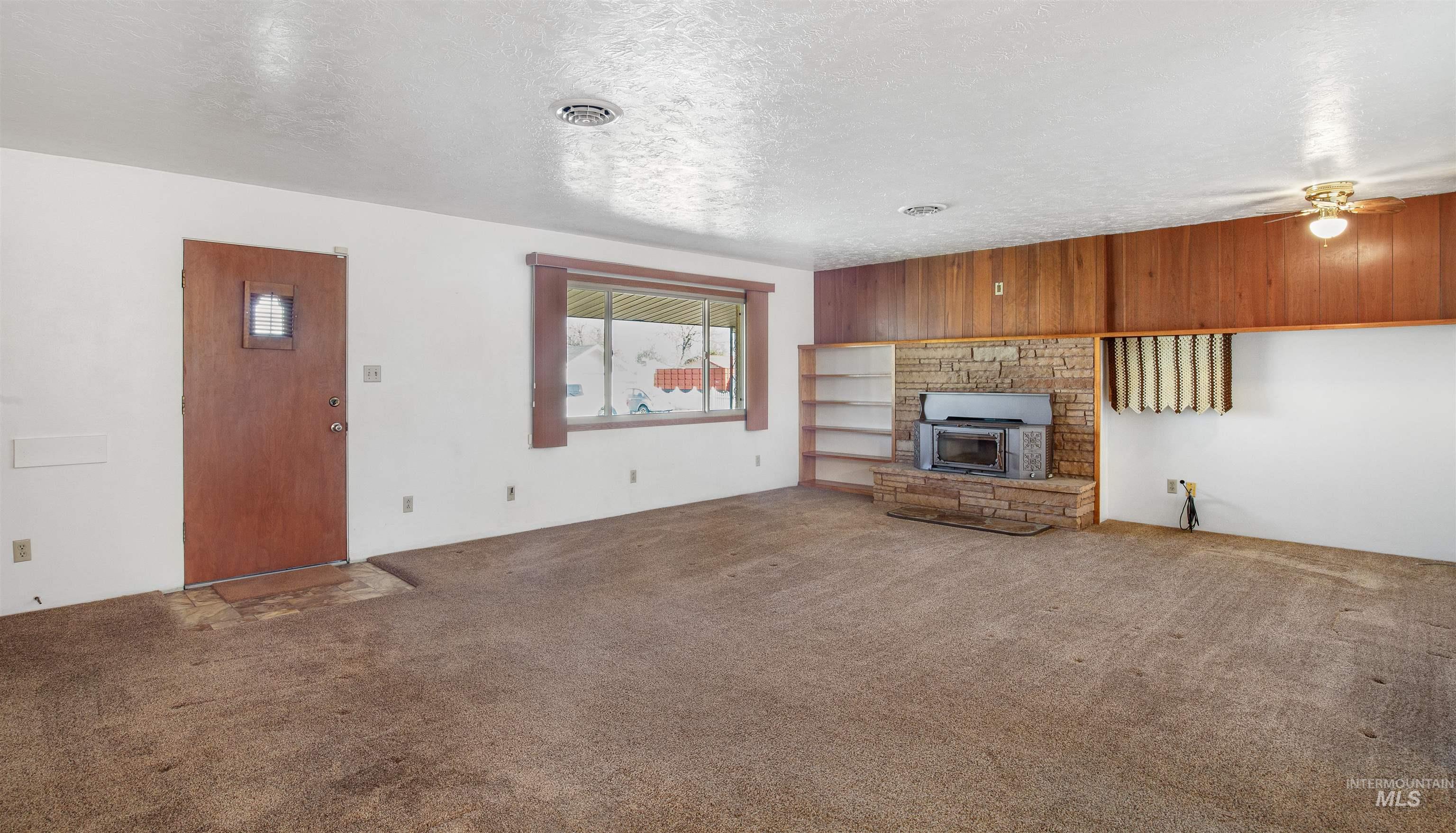 1019 Birch St Property Photo 10
