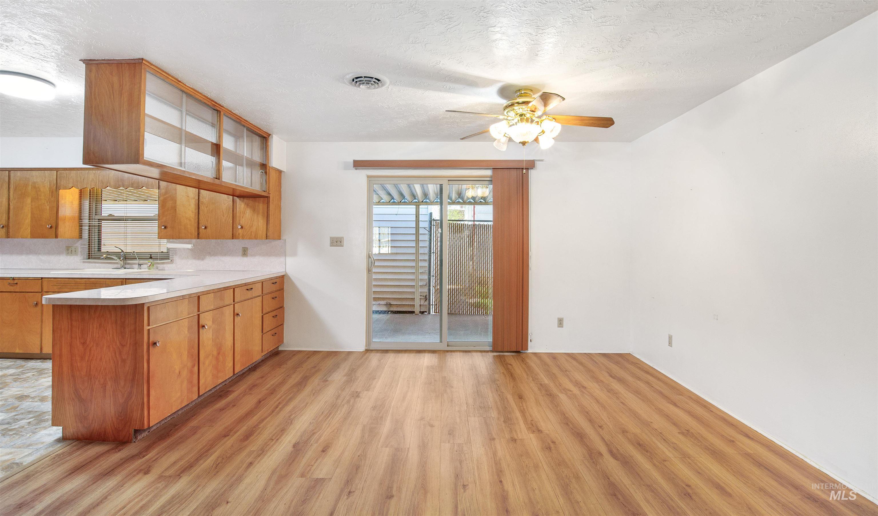 1019 Birch St Property Photo 10