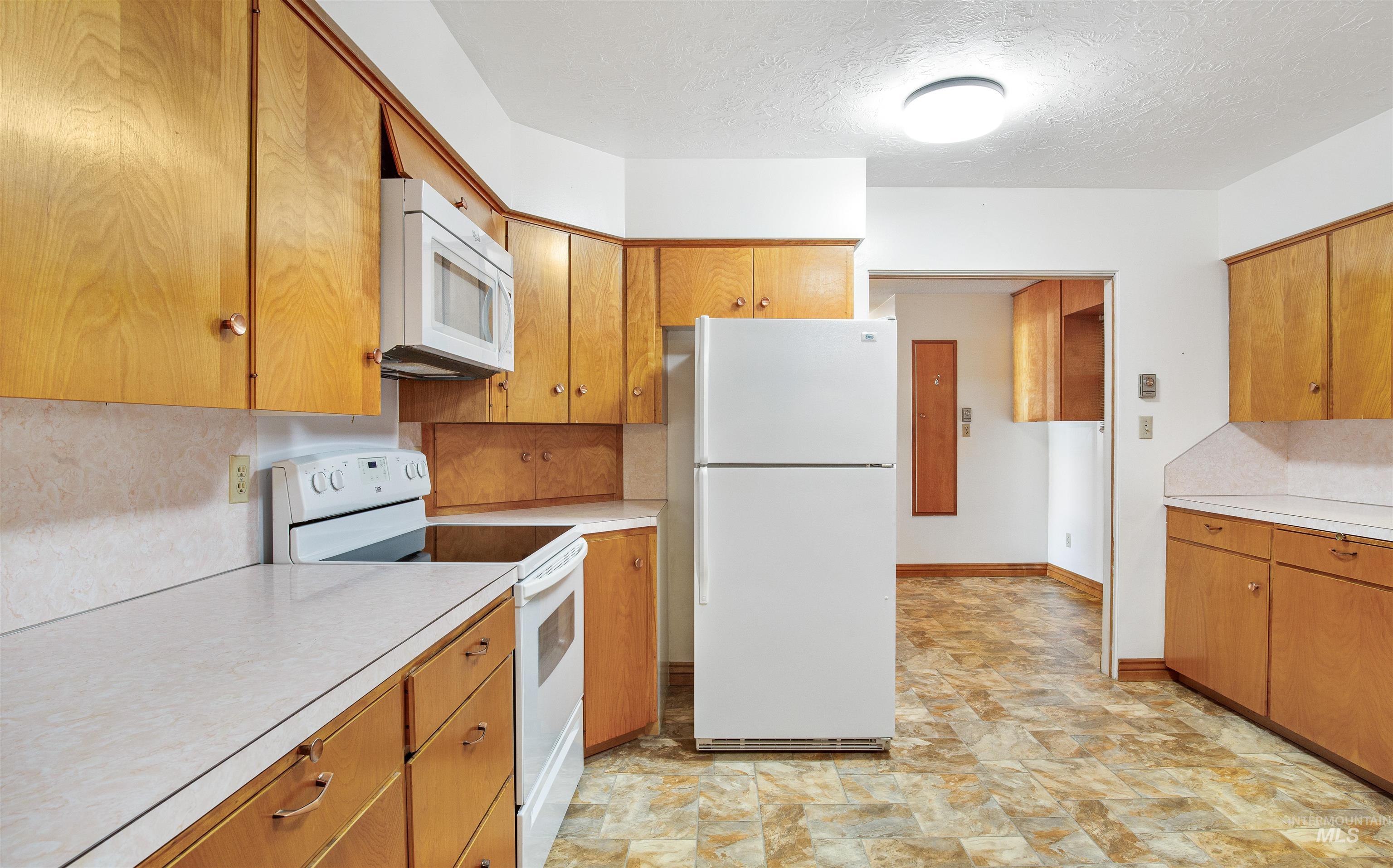 1019 Birch St Property Photo 16