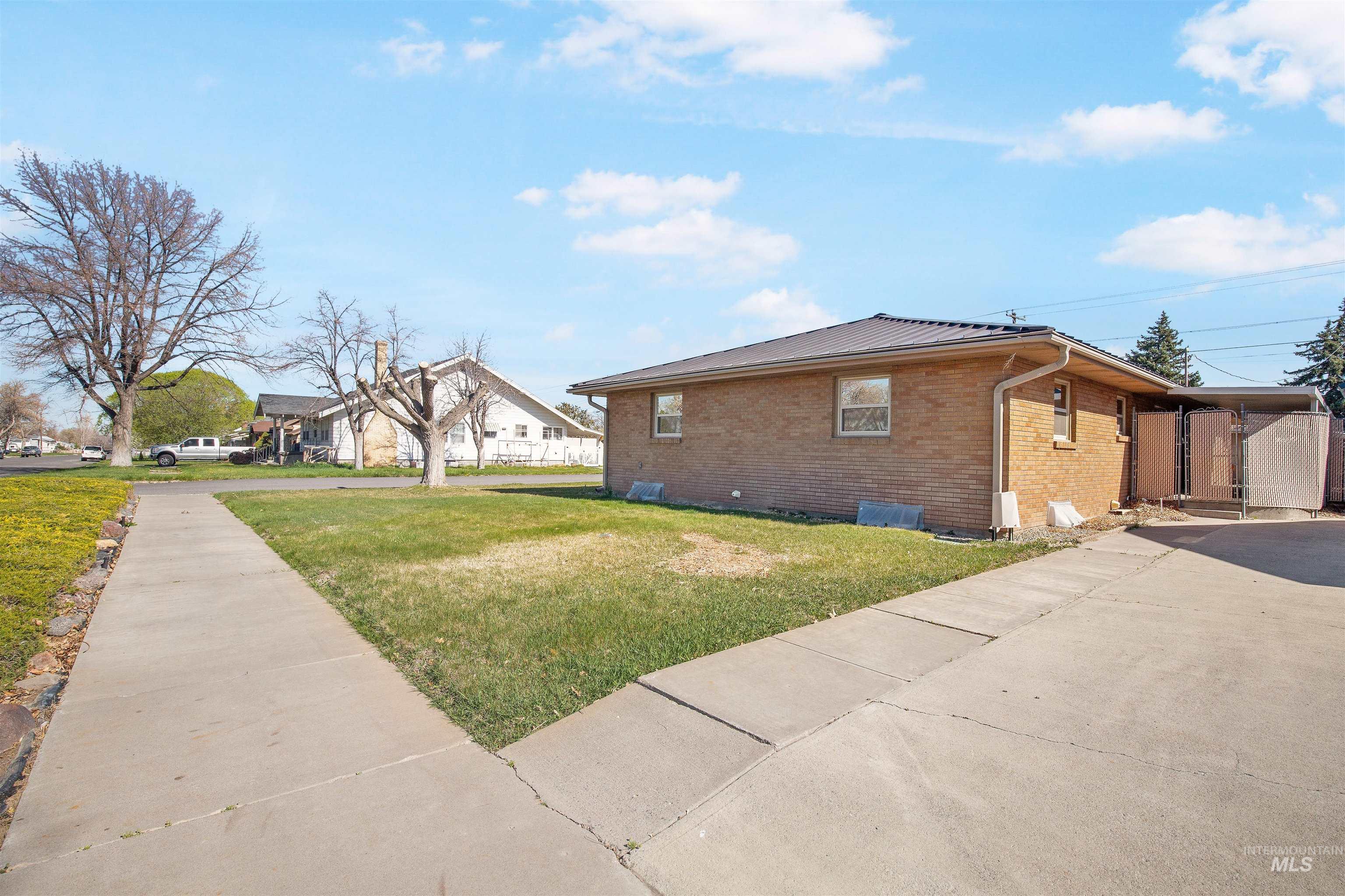 1019 Birch St Property Photo 36