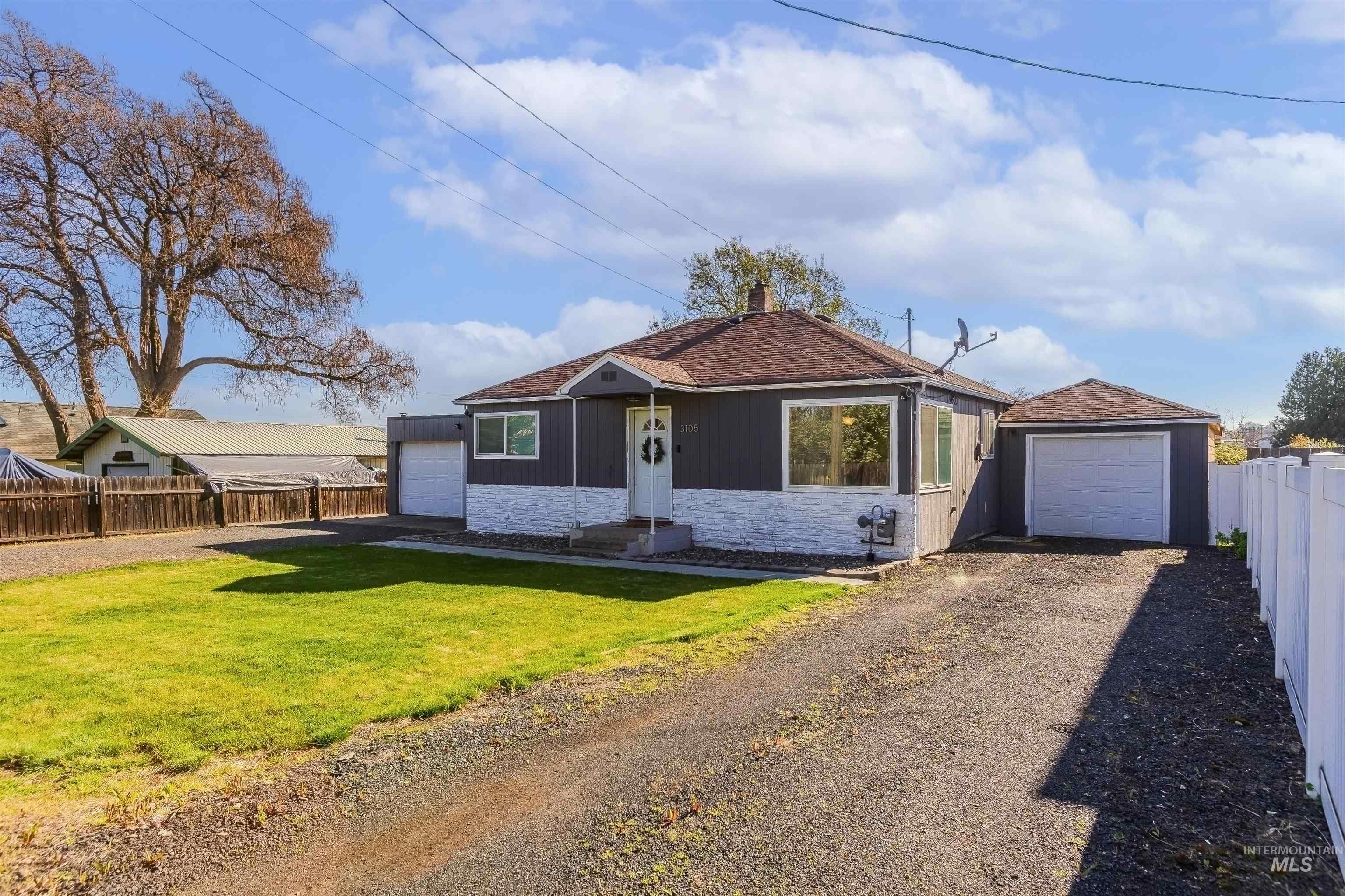 3105 7th St Property Photo 2