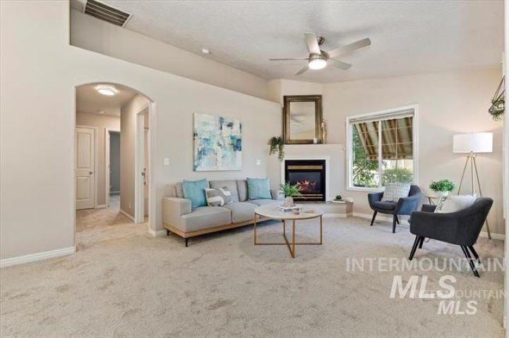 6066 N Lake Shore Ave. Property Photo 4