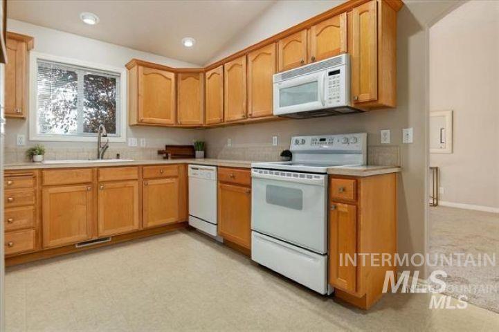 6066 N Lake Shore Ave. Property Photo 11