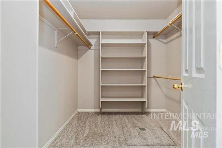 6066 N Lake Shore Ave. Property Photo 17