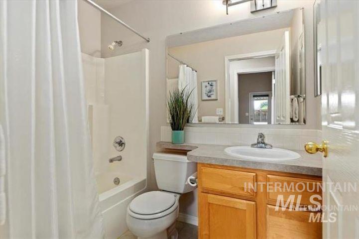 6066 N Lake Shore Ave. Property Photo 19