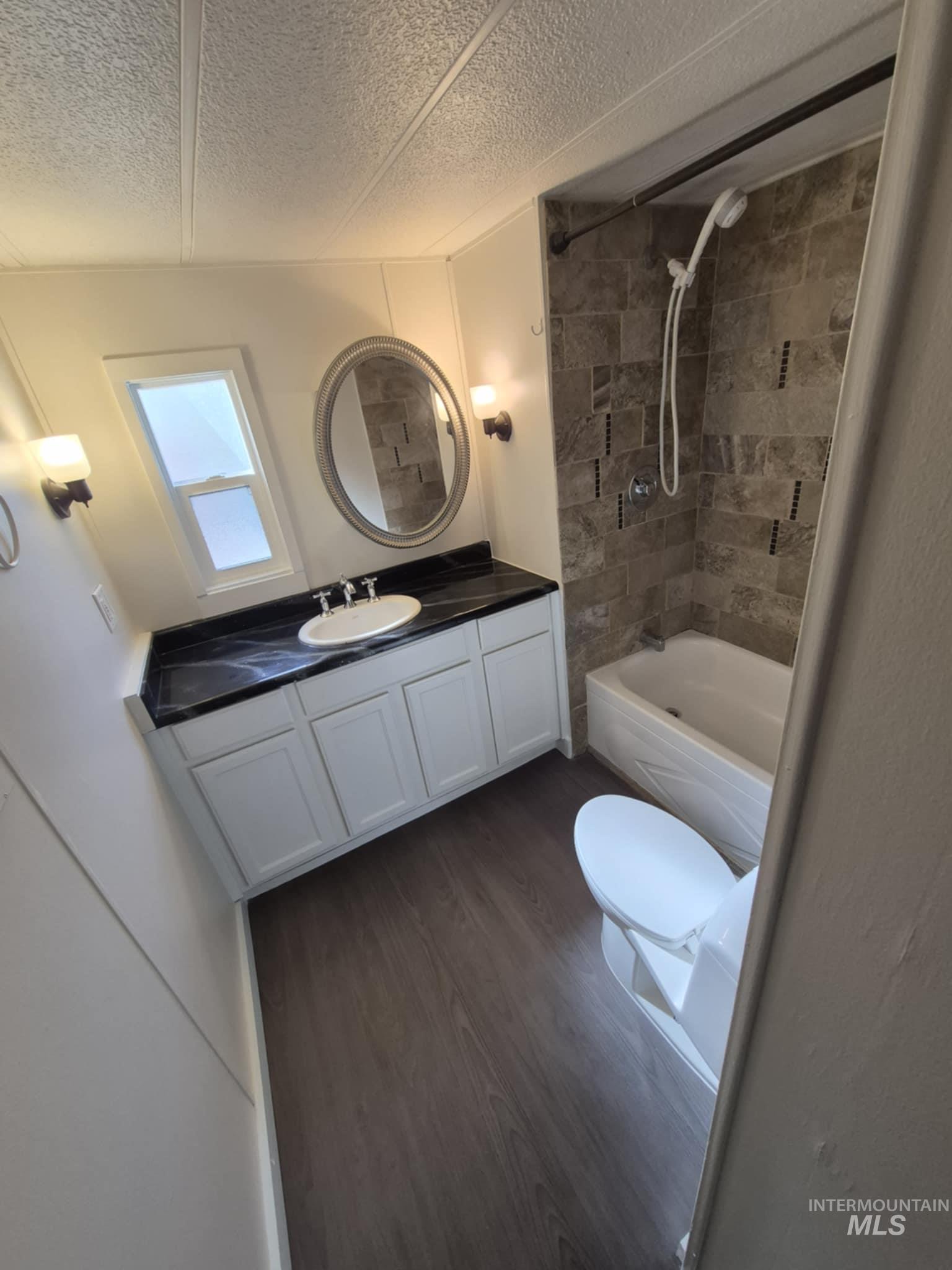 3037 N Kimball St Property Photo 9
