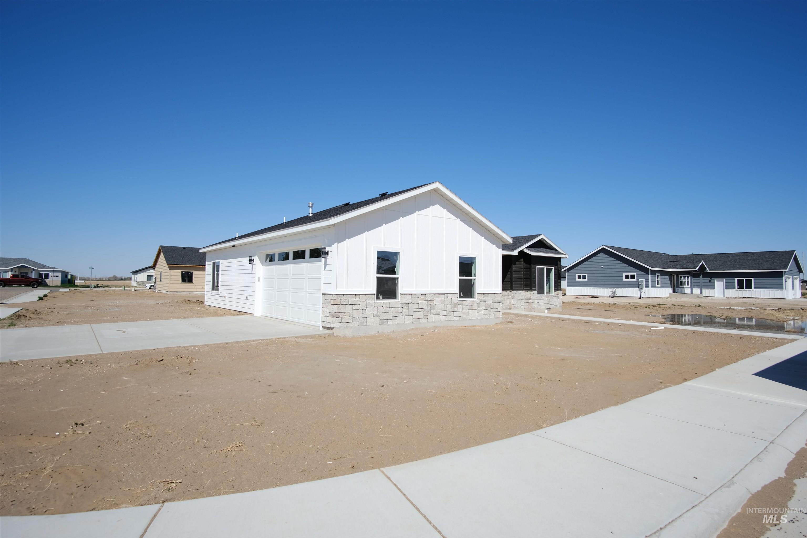 1522 Shortt Ln Property Photo 2