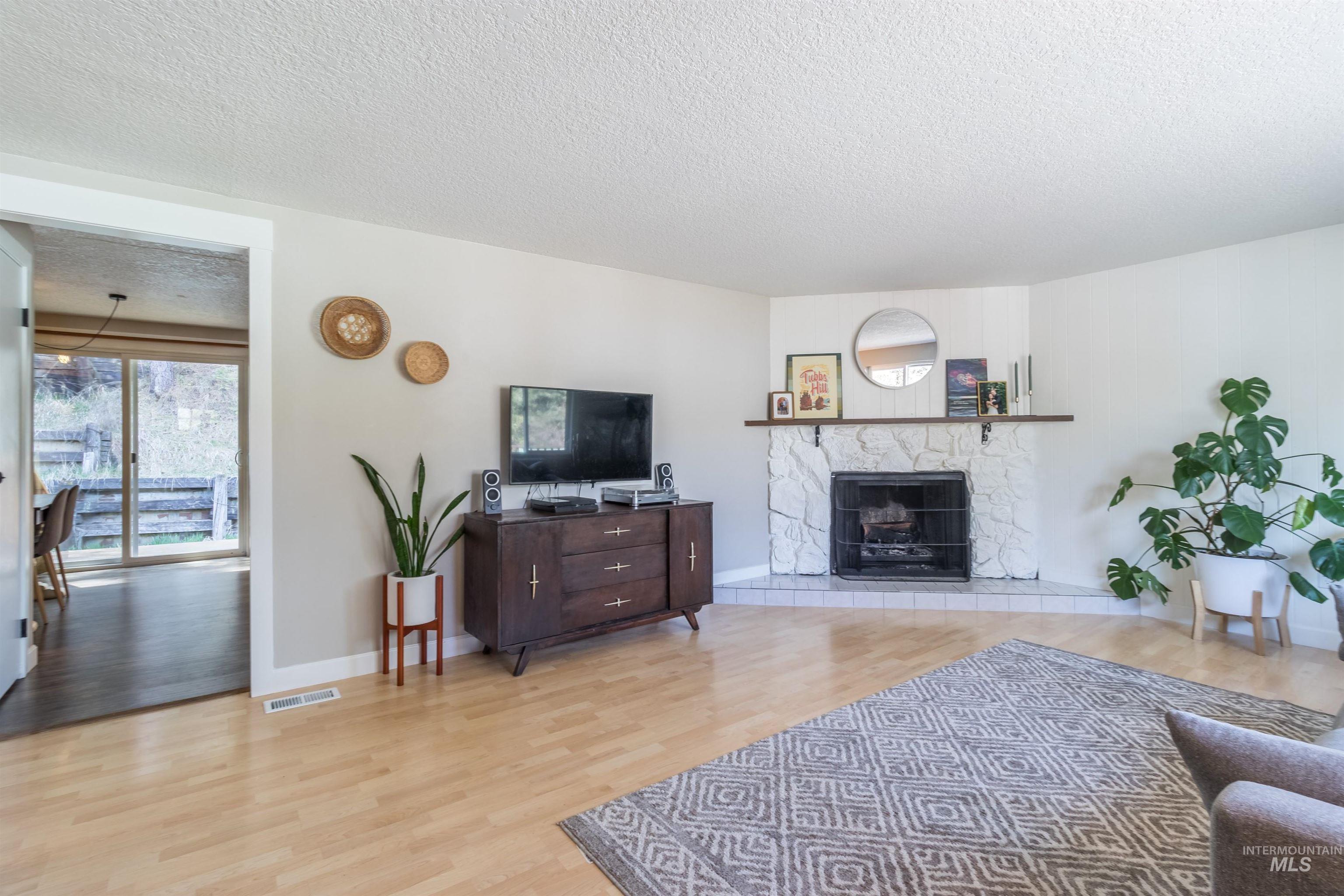 701 Bentz St. Property Photo 13