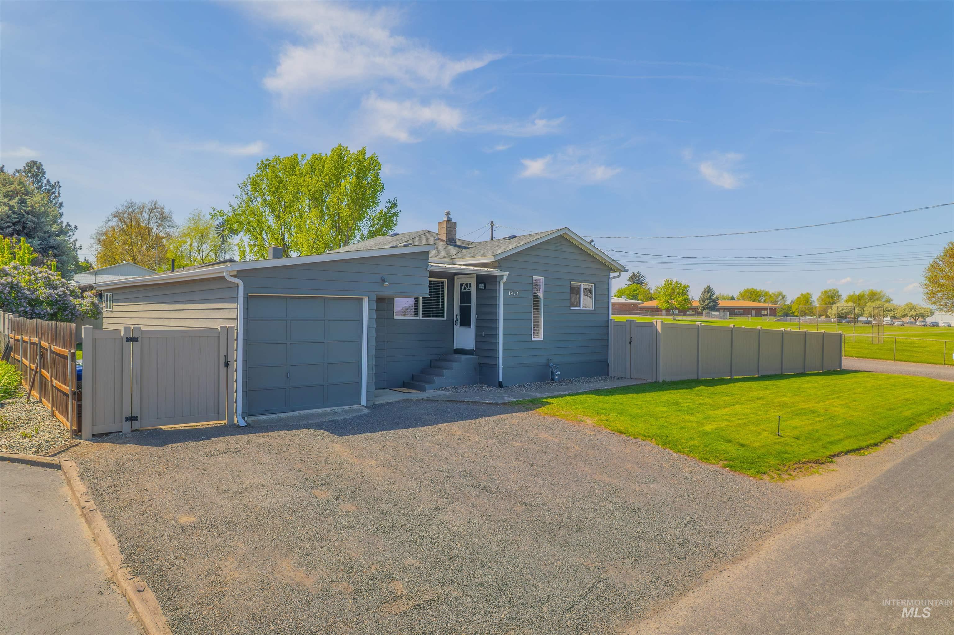 1924 Cedar Avenue Property Photo