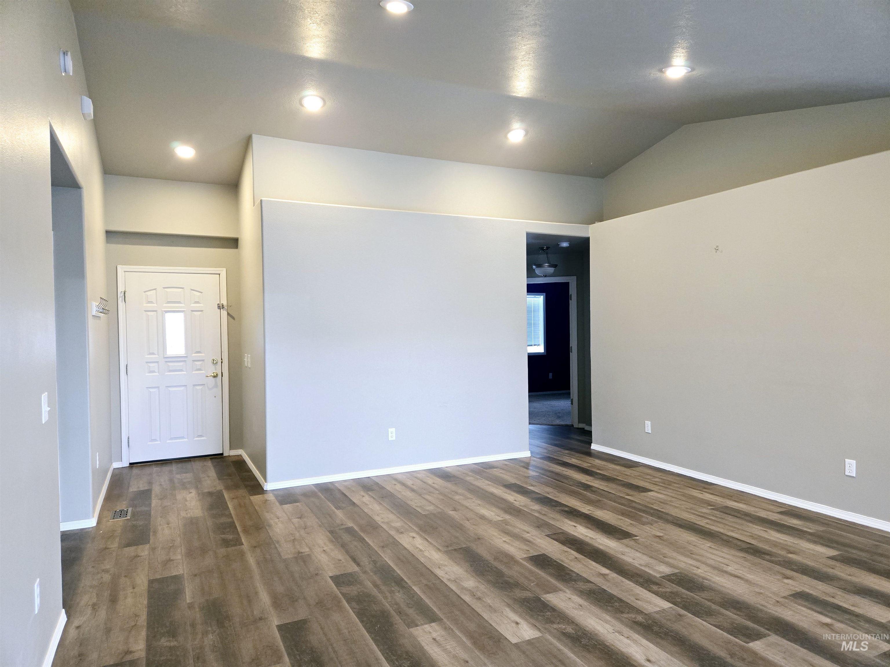 2568 Idaho Ave. Property Photo 4