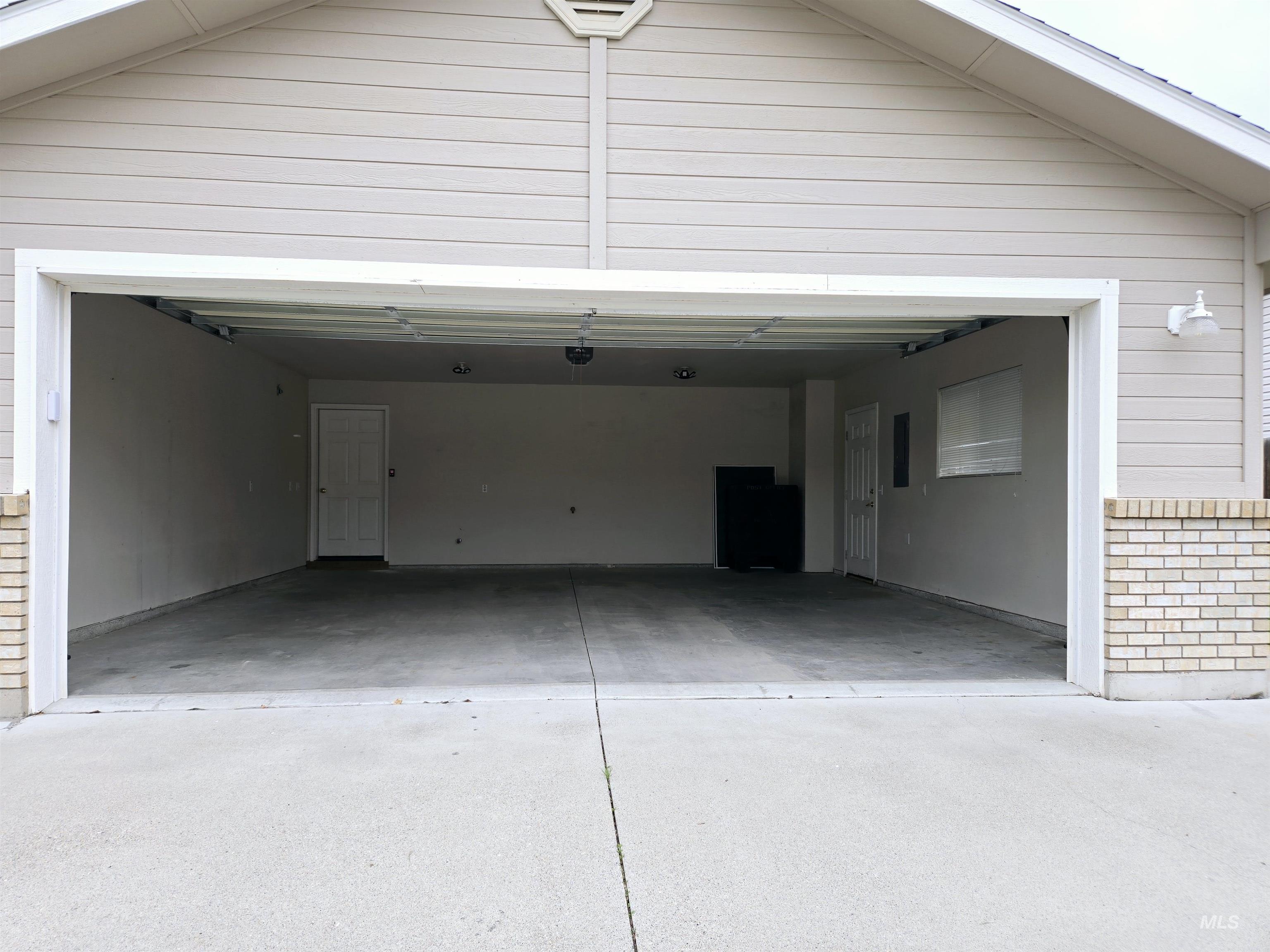2568 Idaho Ave. Property Photo 6