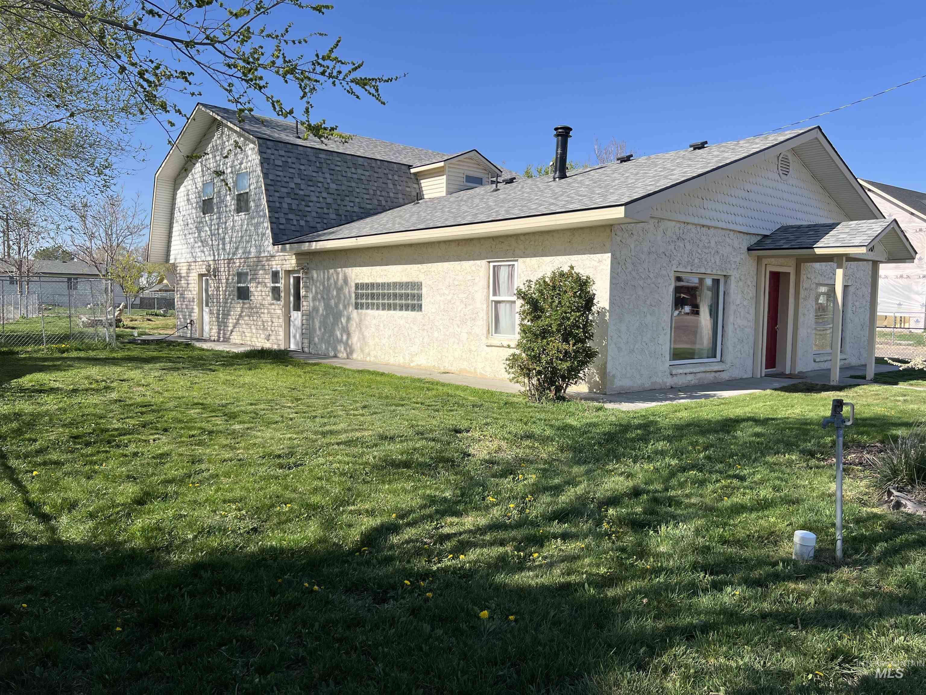 140 3rd Street Property Photo 2