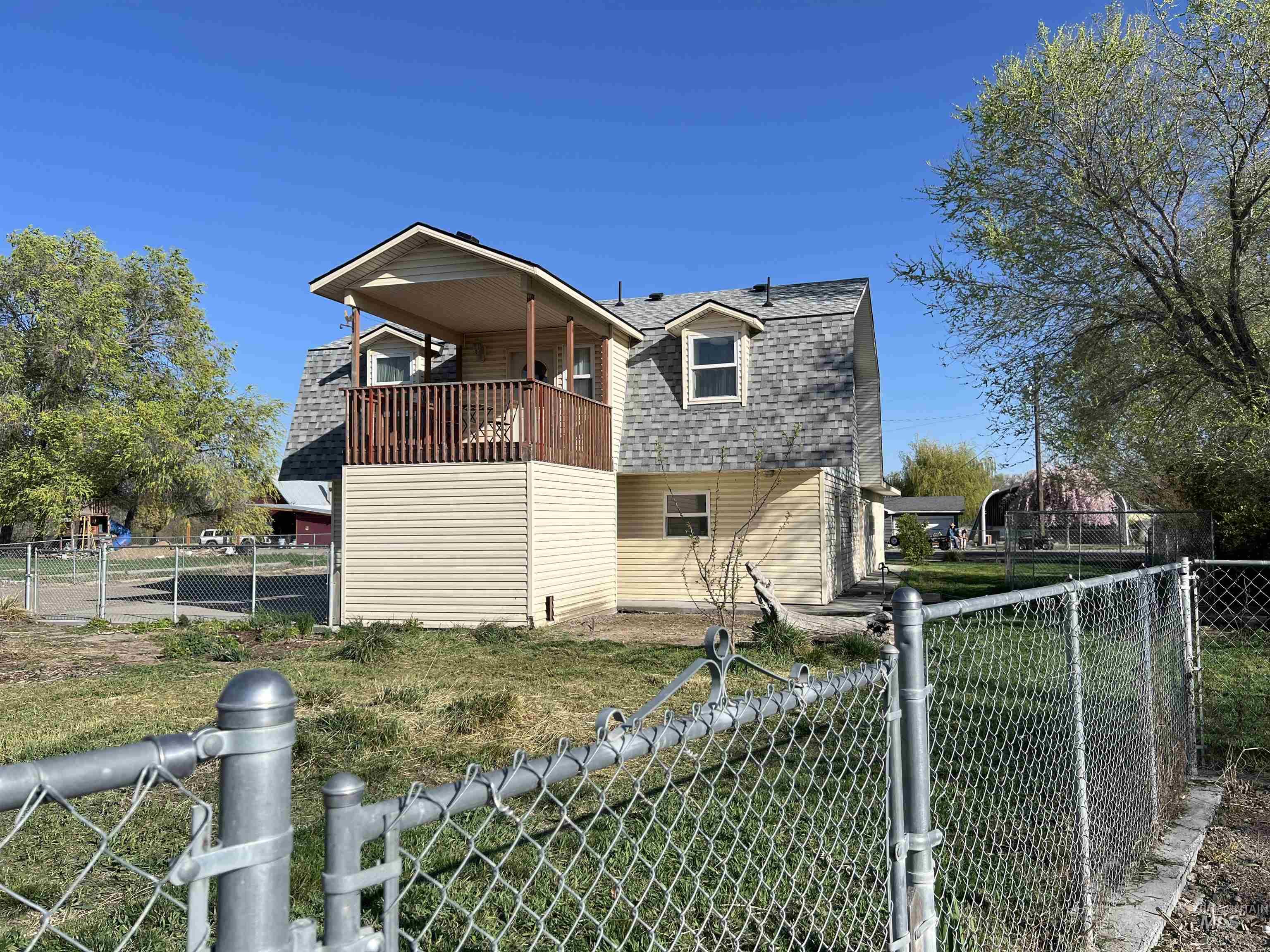 140 3rd Street Property Photo 6