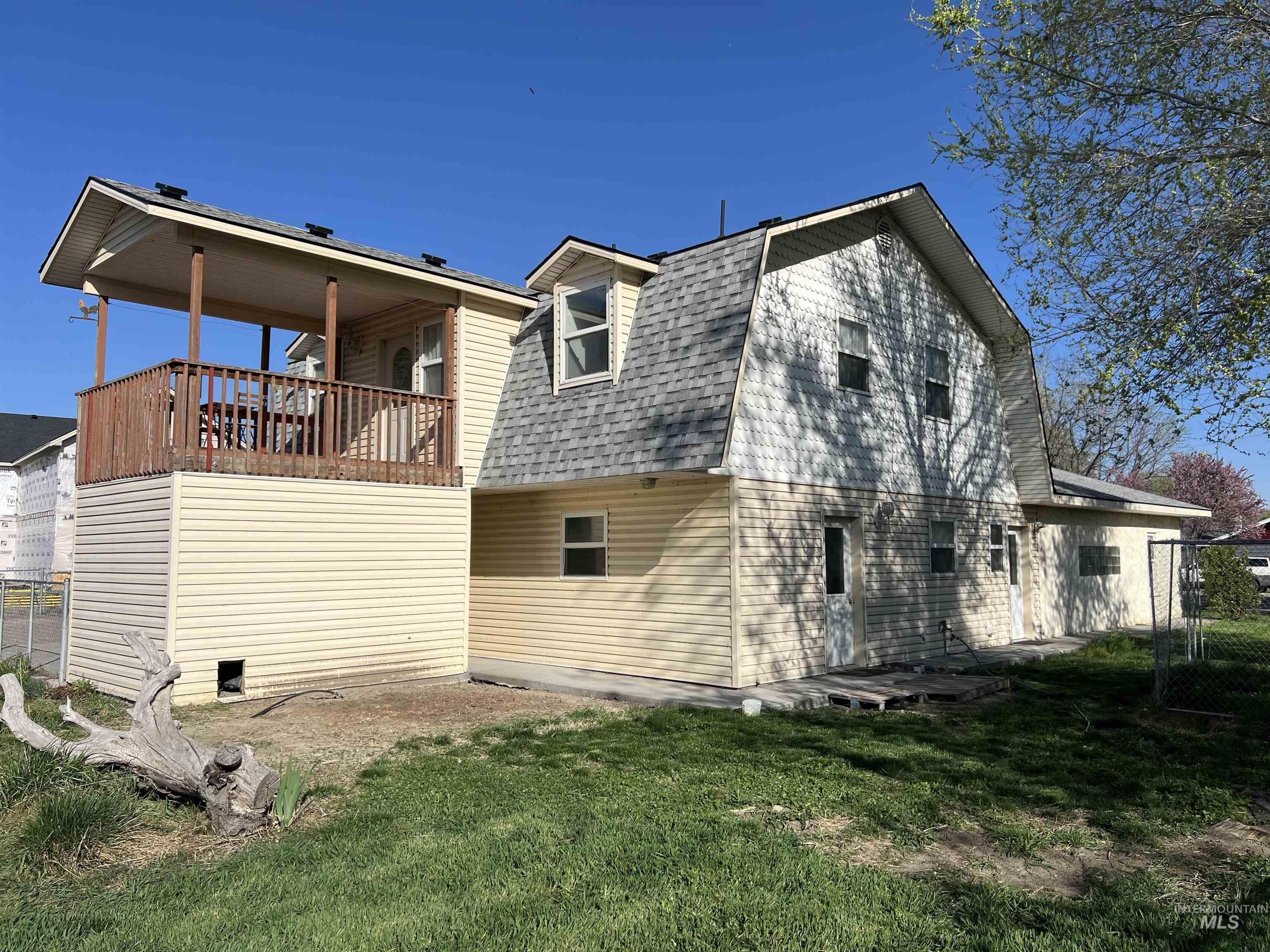 140 3rd Street Property Photo 7