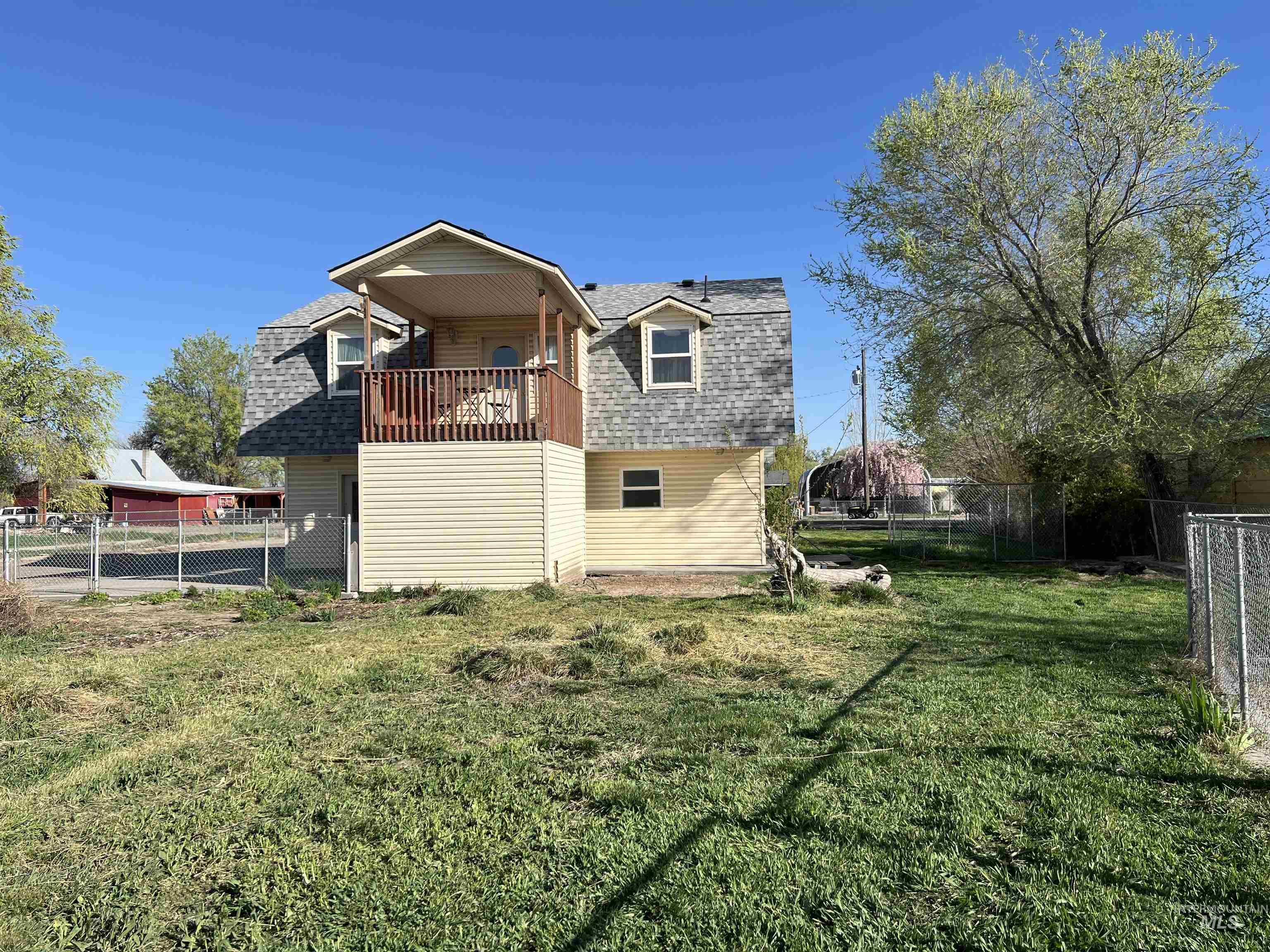 140 3rd Street Property Photo 8