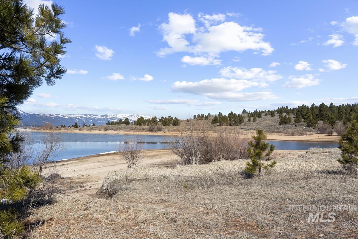 328 Lone Pine Drive Property Photo 16