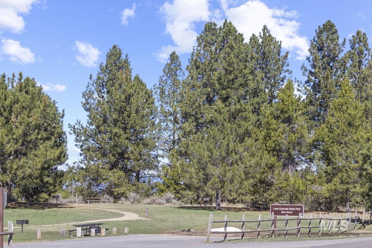 328 Lone Pine Drive Property Photo 18