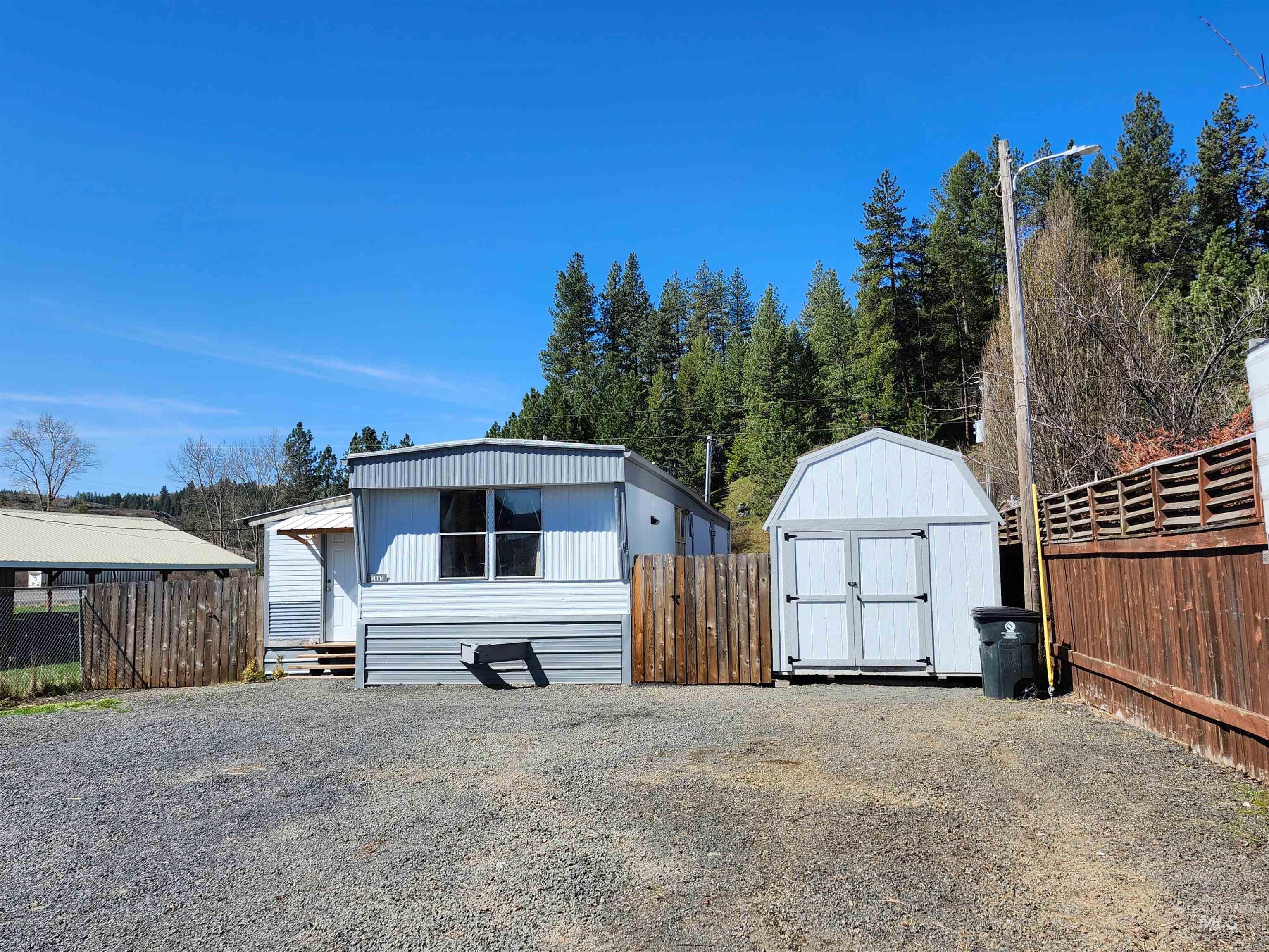 2005 Deary Street Property Photo 2