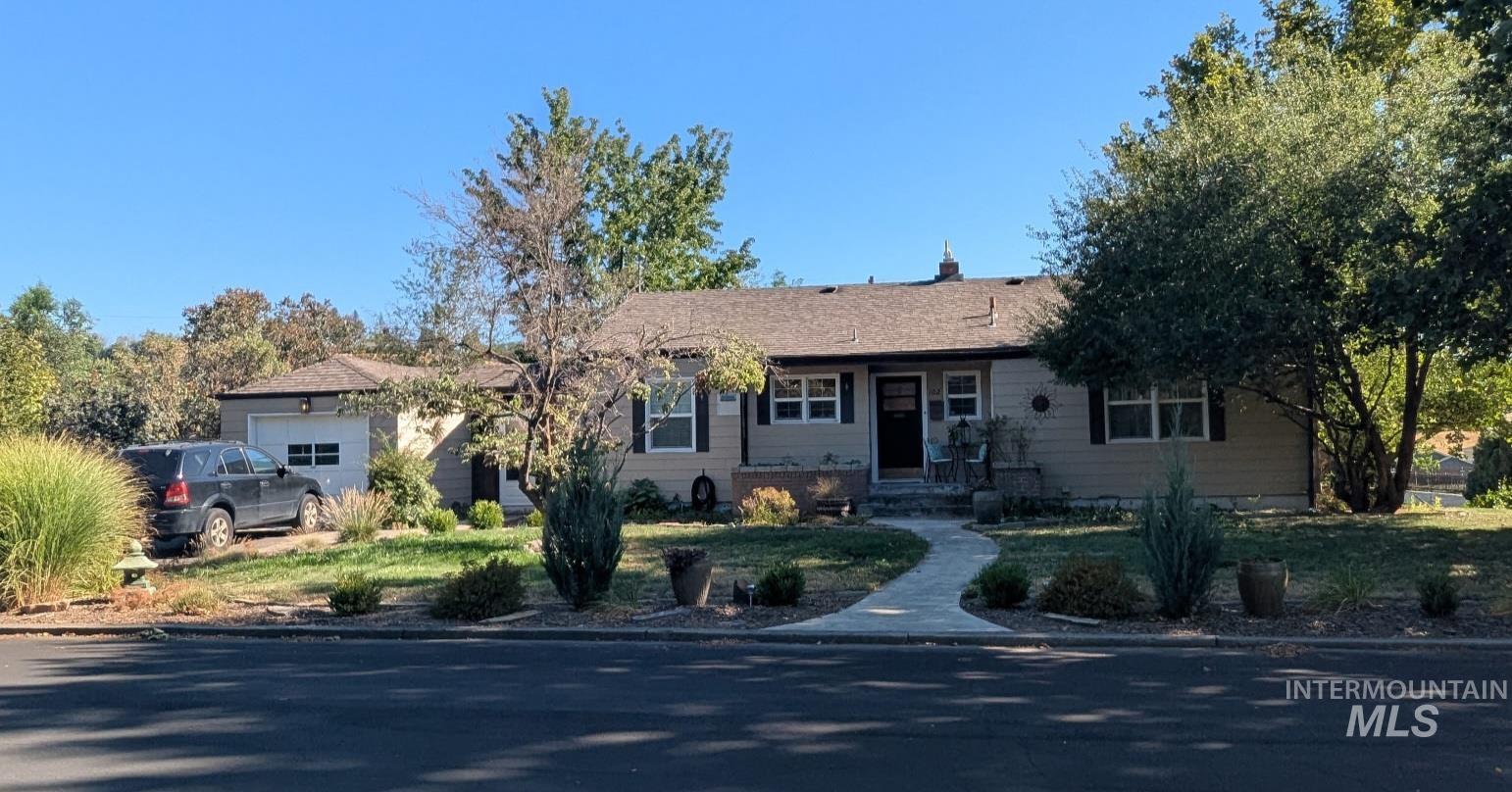 102 18th ave Property Photo 1