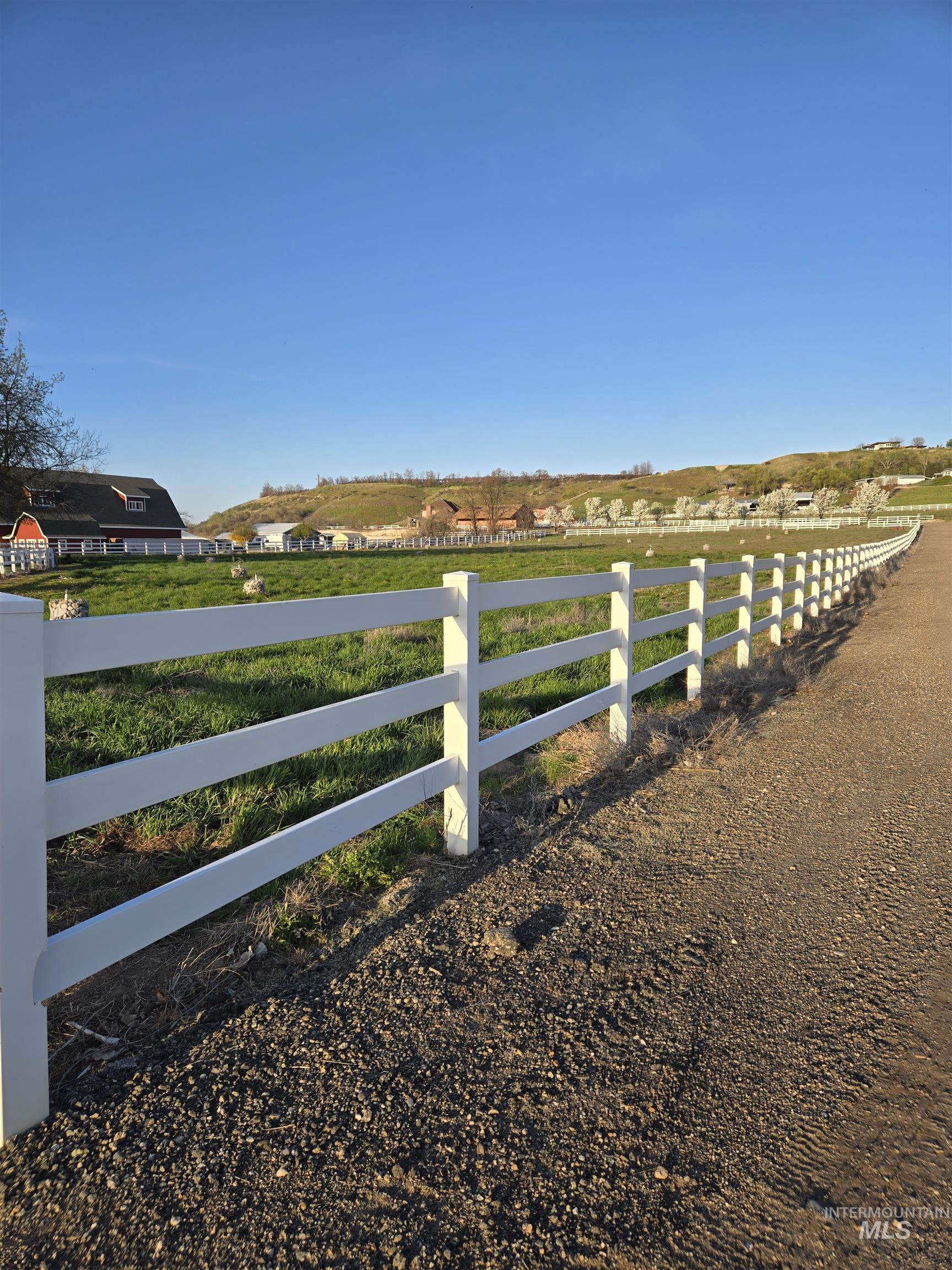 5686 Finley Rd Property Photo 2