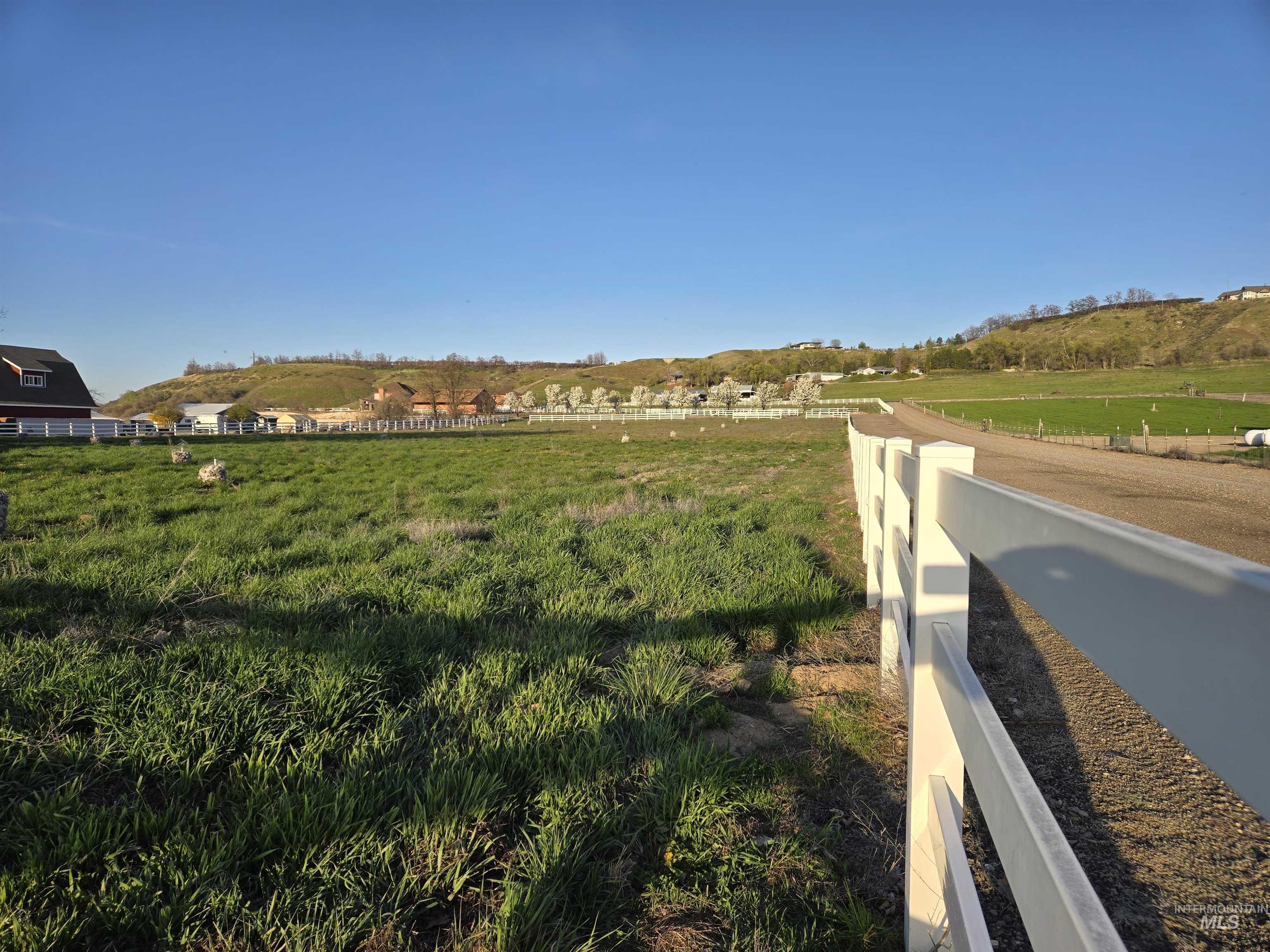 5686 Finley Rd Property Photo 3