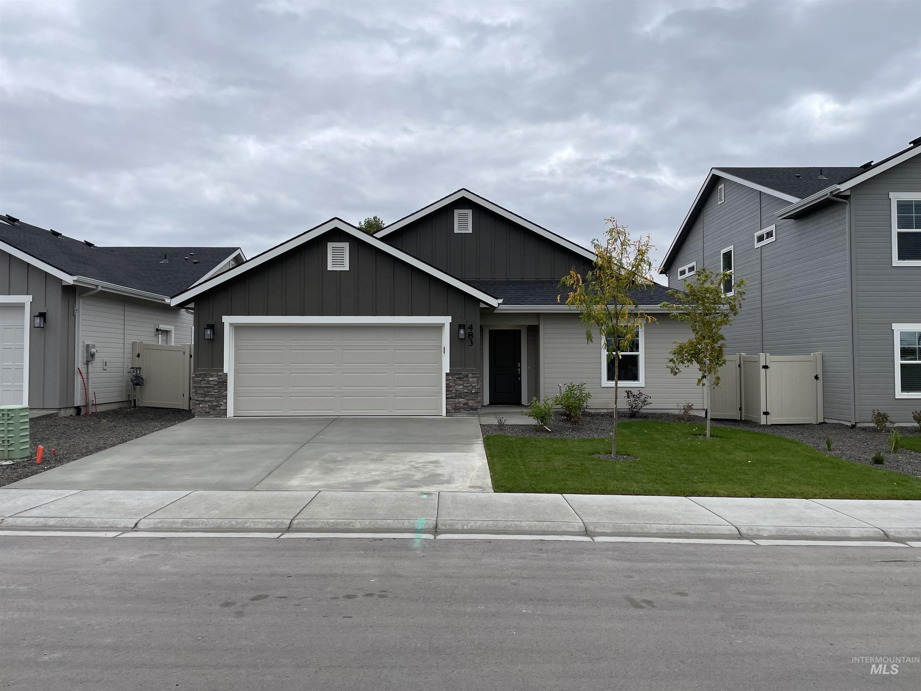 483 S Jake Ave. Property Photo 1