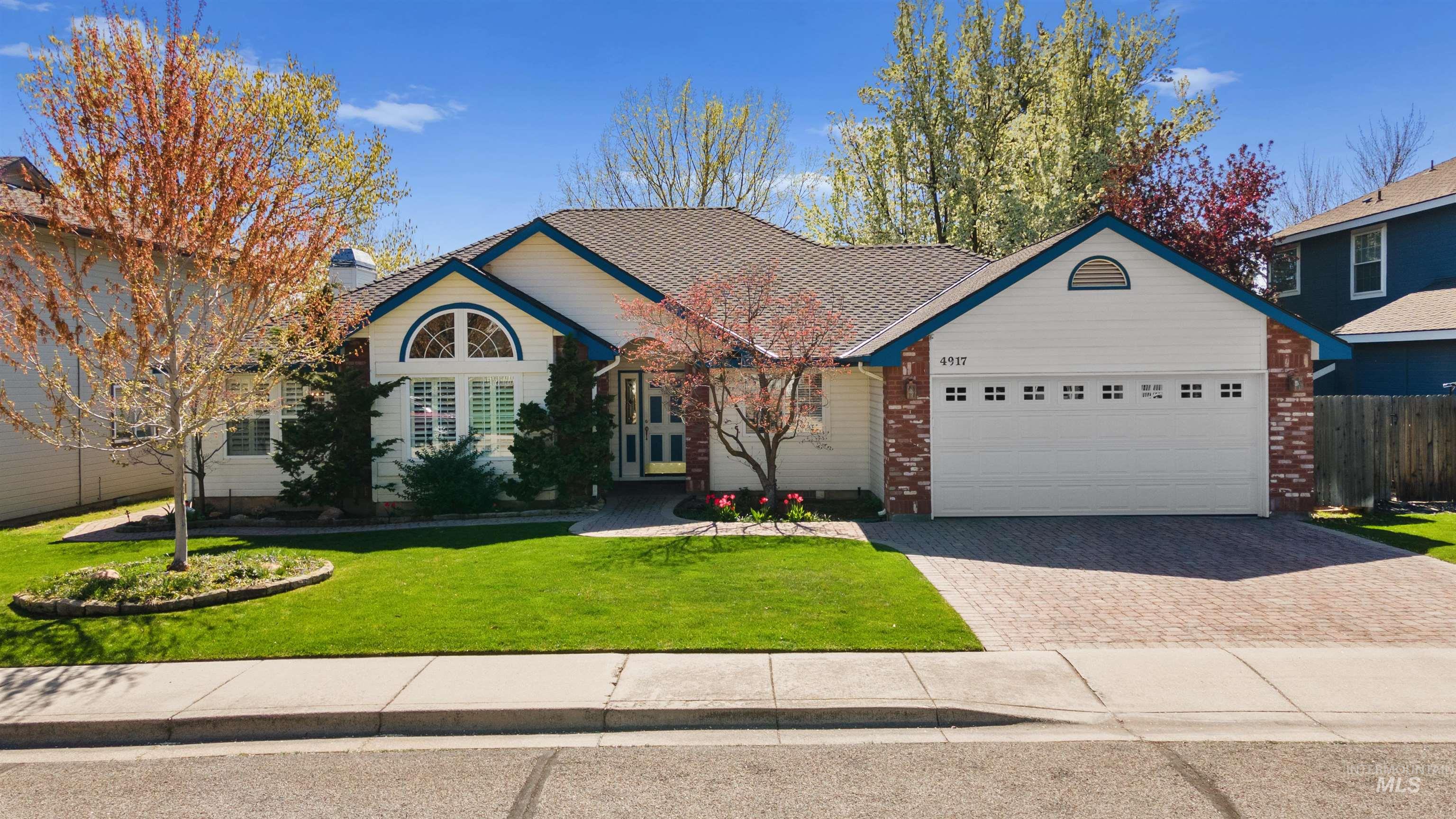 4917 N Contour Way Property Photo
