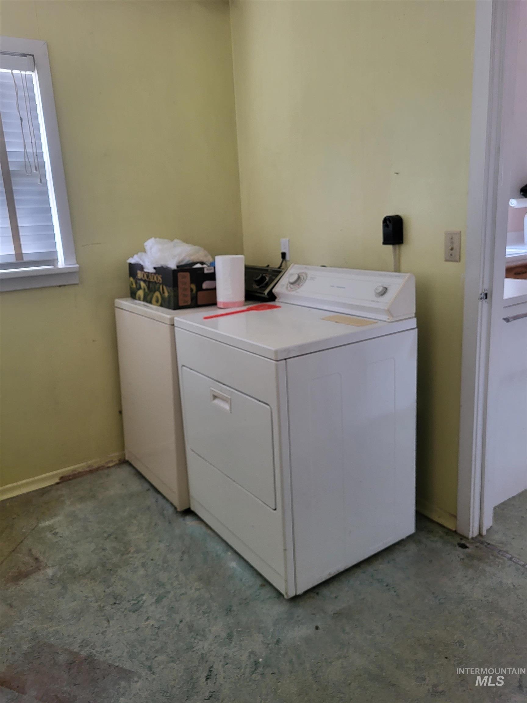 240 N D Street Property Photo 7