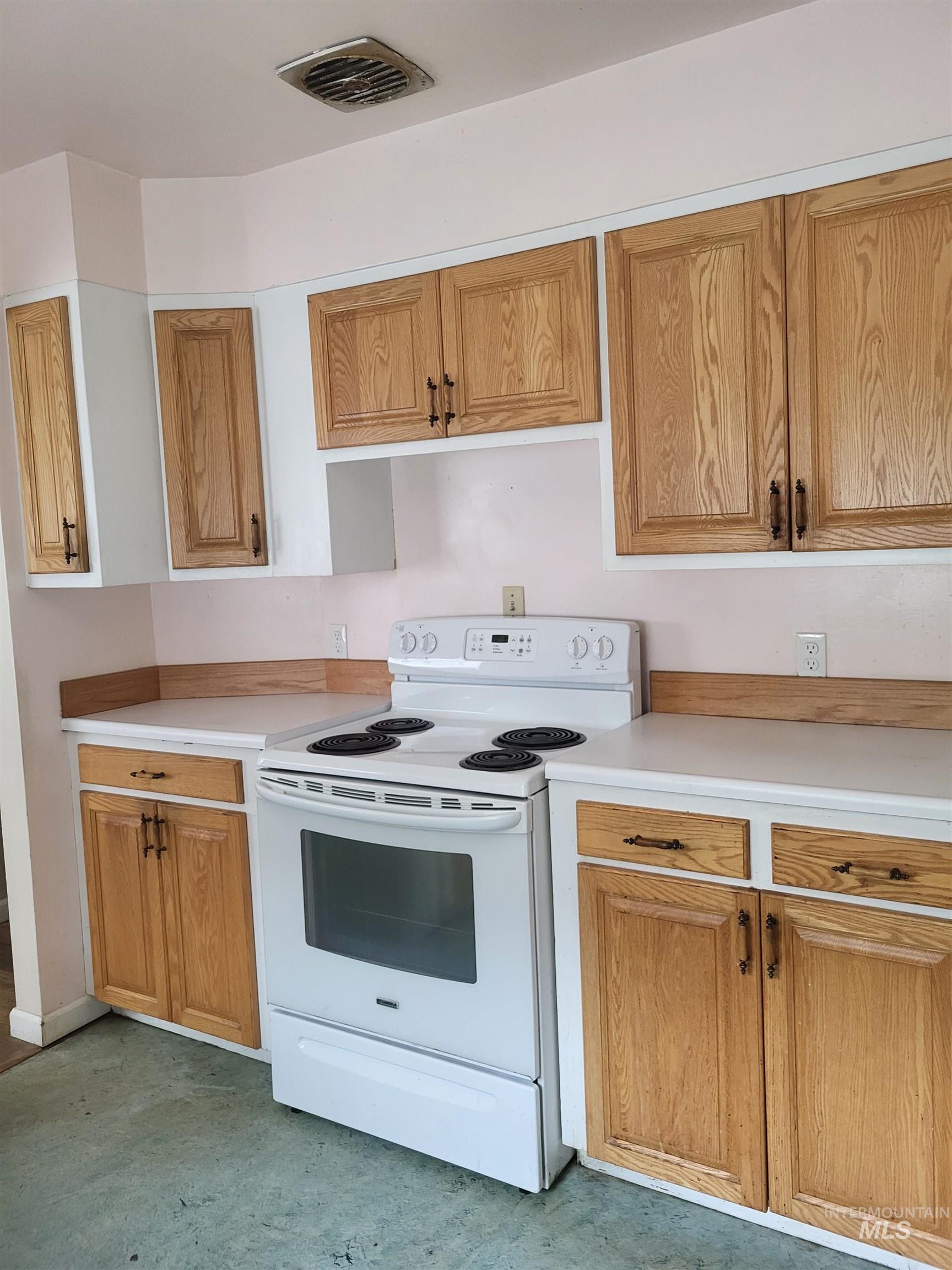 240 N D Street Property Photo 9