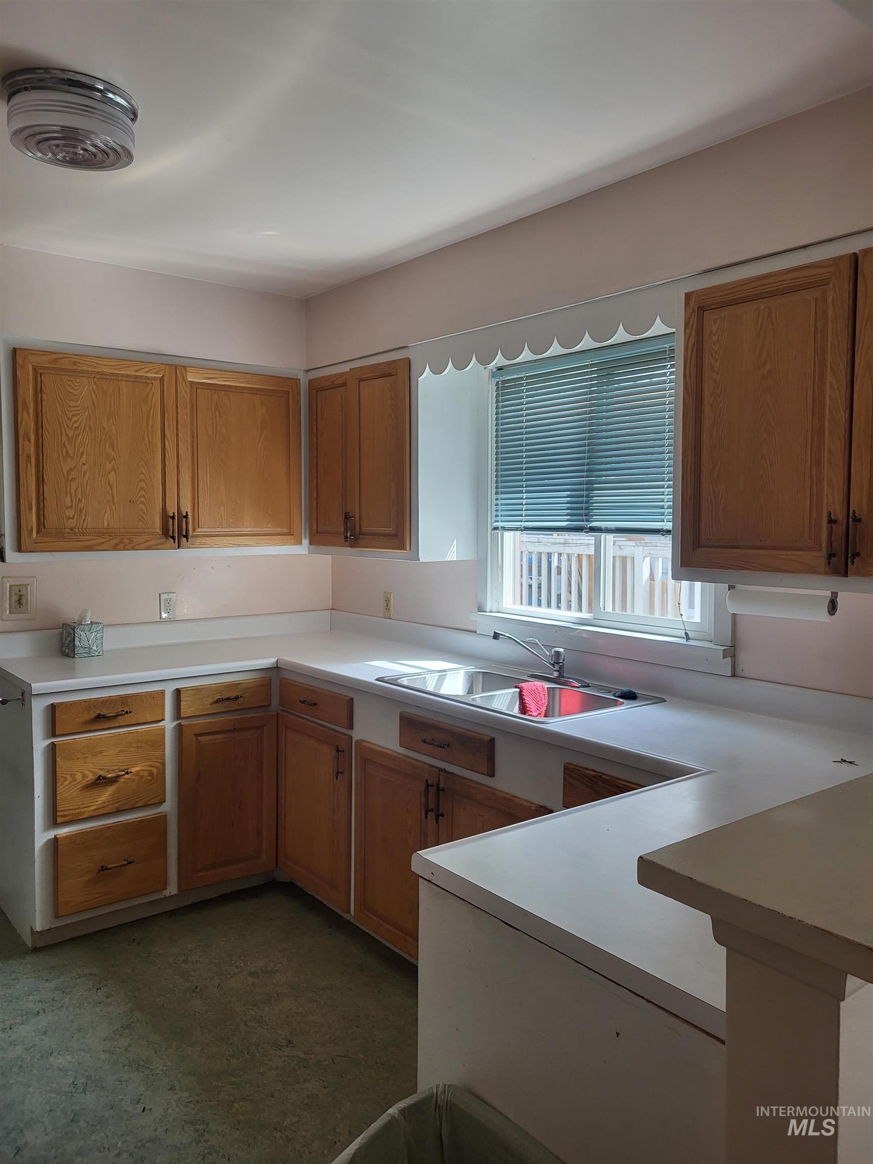 240 N D Street Property Photo 11