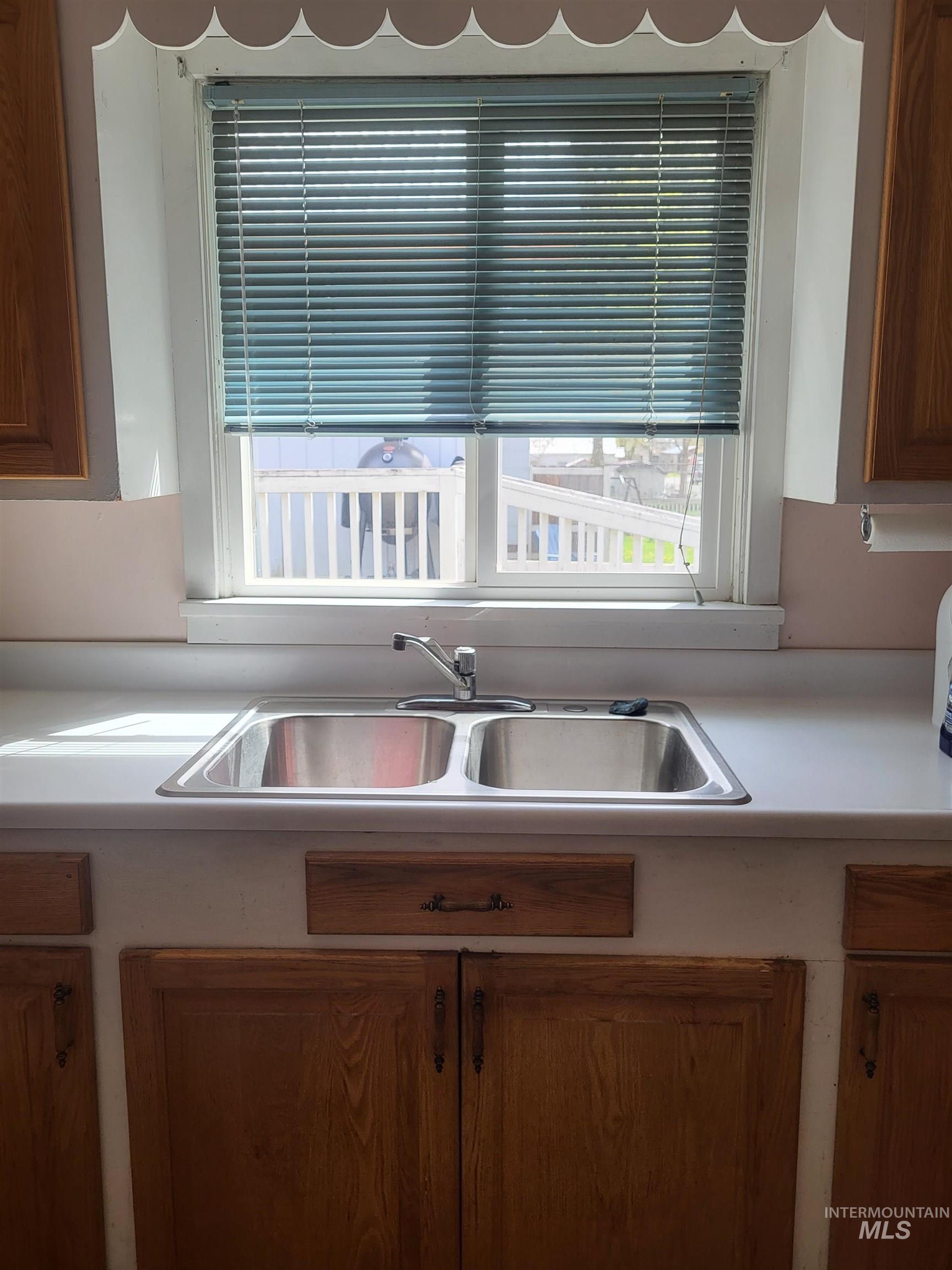 240 N D Street Property Photo 12
