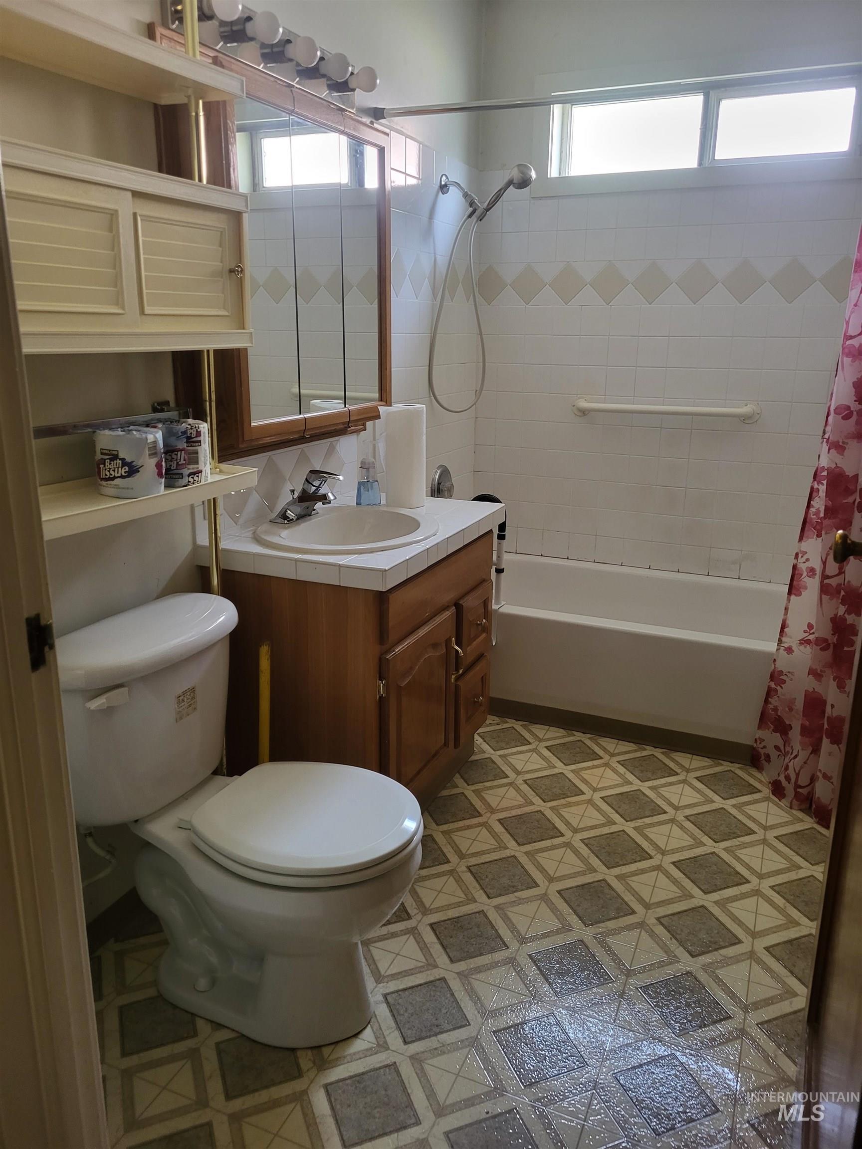 240 N D Street Property Photo 16