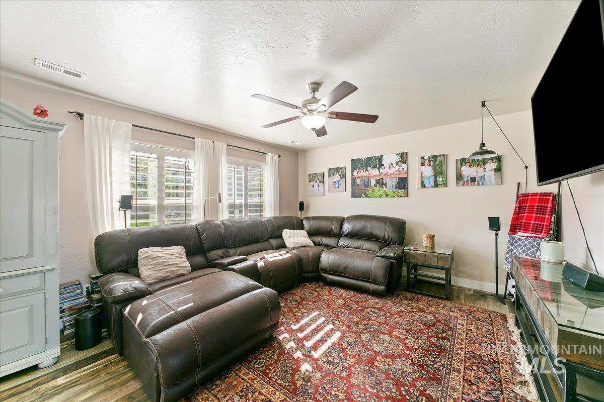 1110 N Finsbury Avenue Property Photo 10