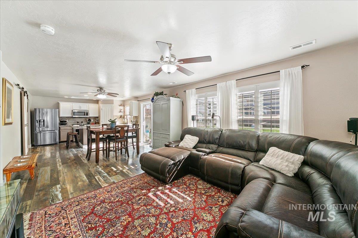 1110 N Finsbury Avenue Property Photo 12