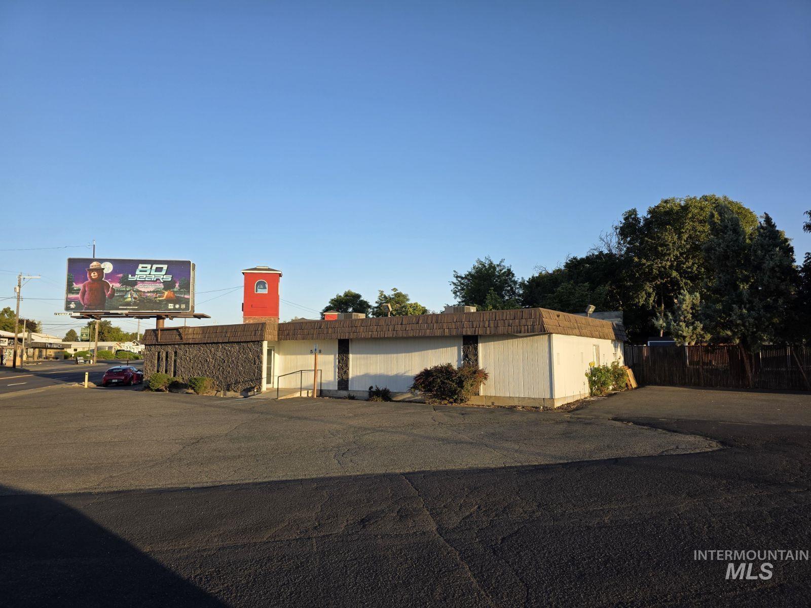 508 Thain Rd. Property Photo 2