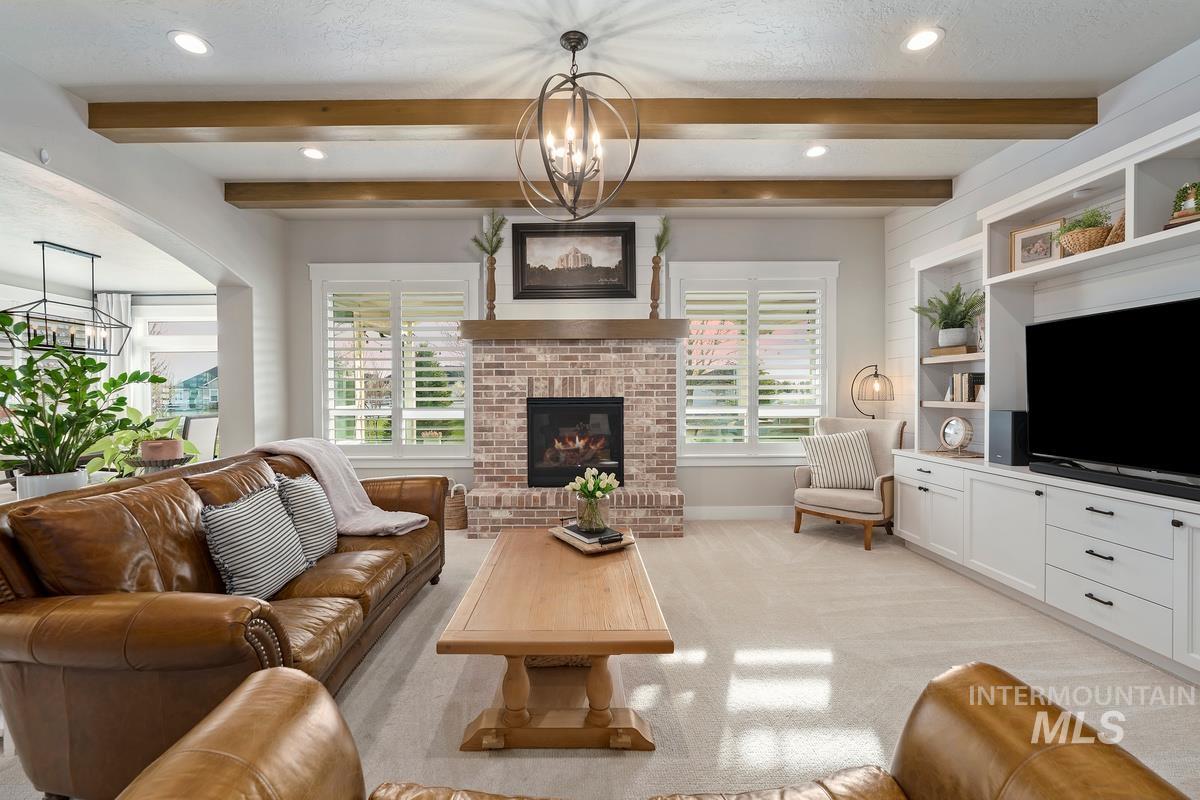 15111 Pinehurst Way Property Photo 6