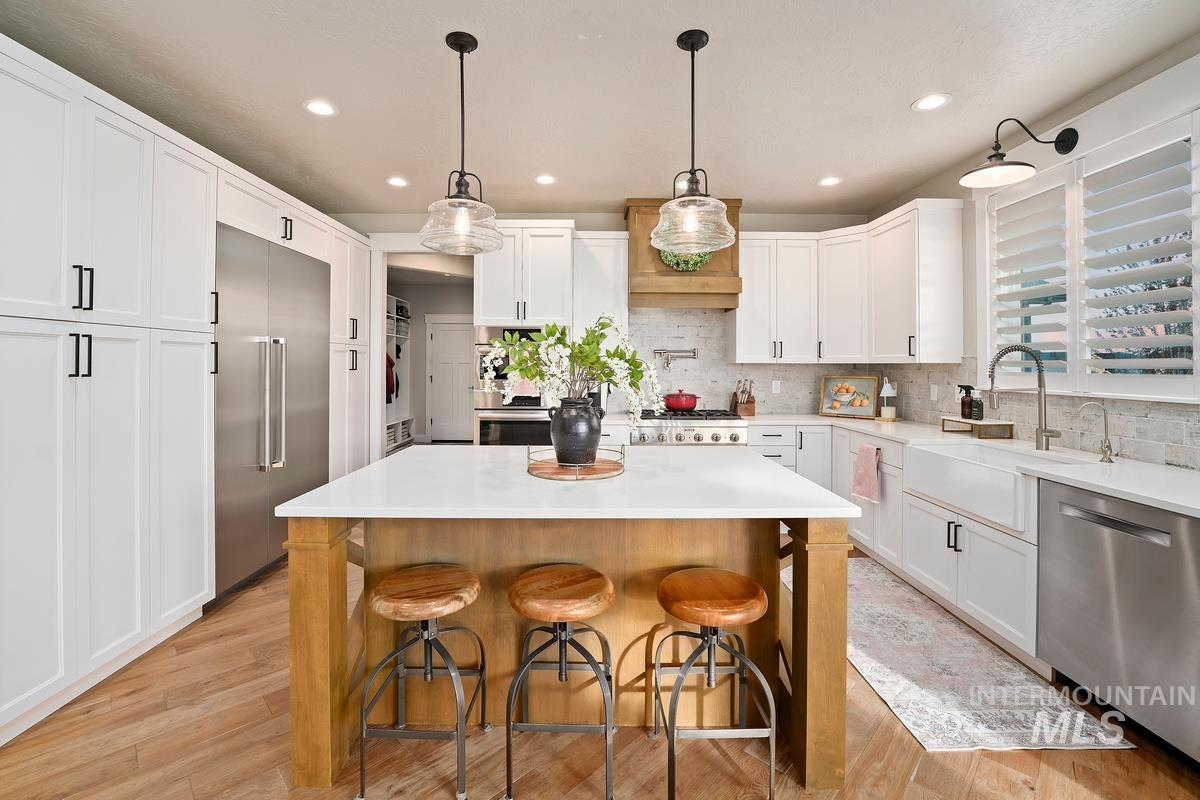 15111 Pinehurst Way Property Photo 8